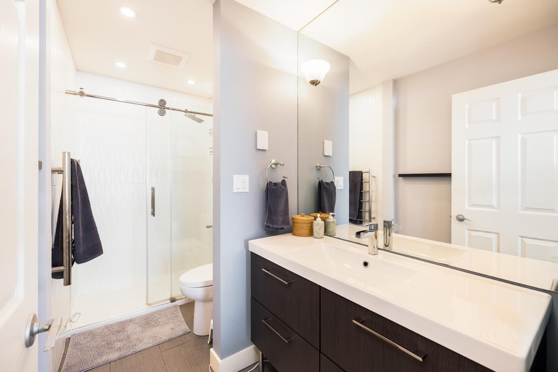 303 - 1528 Bowser Avenue, North Vancouver, V7P 2Y3 — photo 3