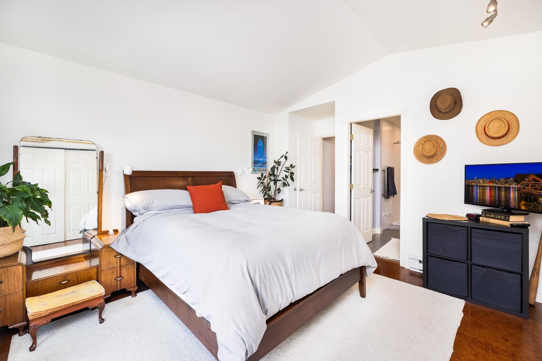 303 - 1528 Bowser Avenue, North Vancouver, V7P 2Y3 — photo 1