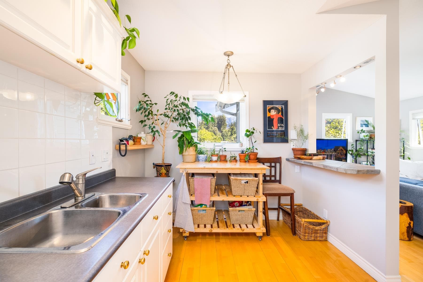 303 - 1528 Bowser Avenue, North Vancouver, V7P 2Y3 — photo 5