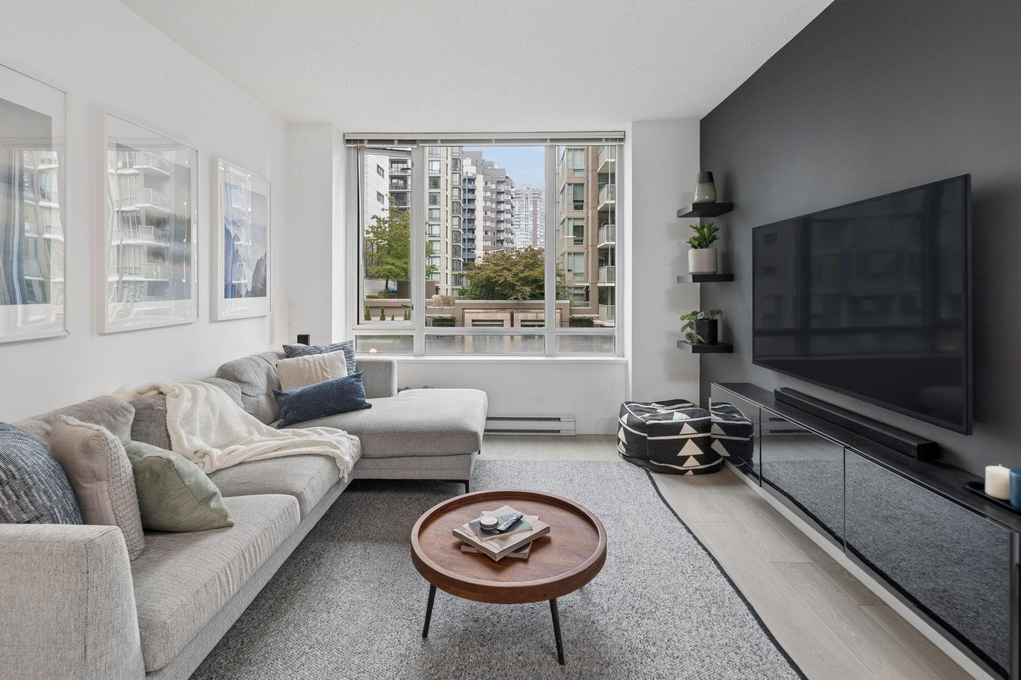 606 - 1088 Richards Street, Vancouver, V6B 0J8 — photo 2