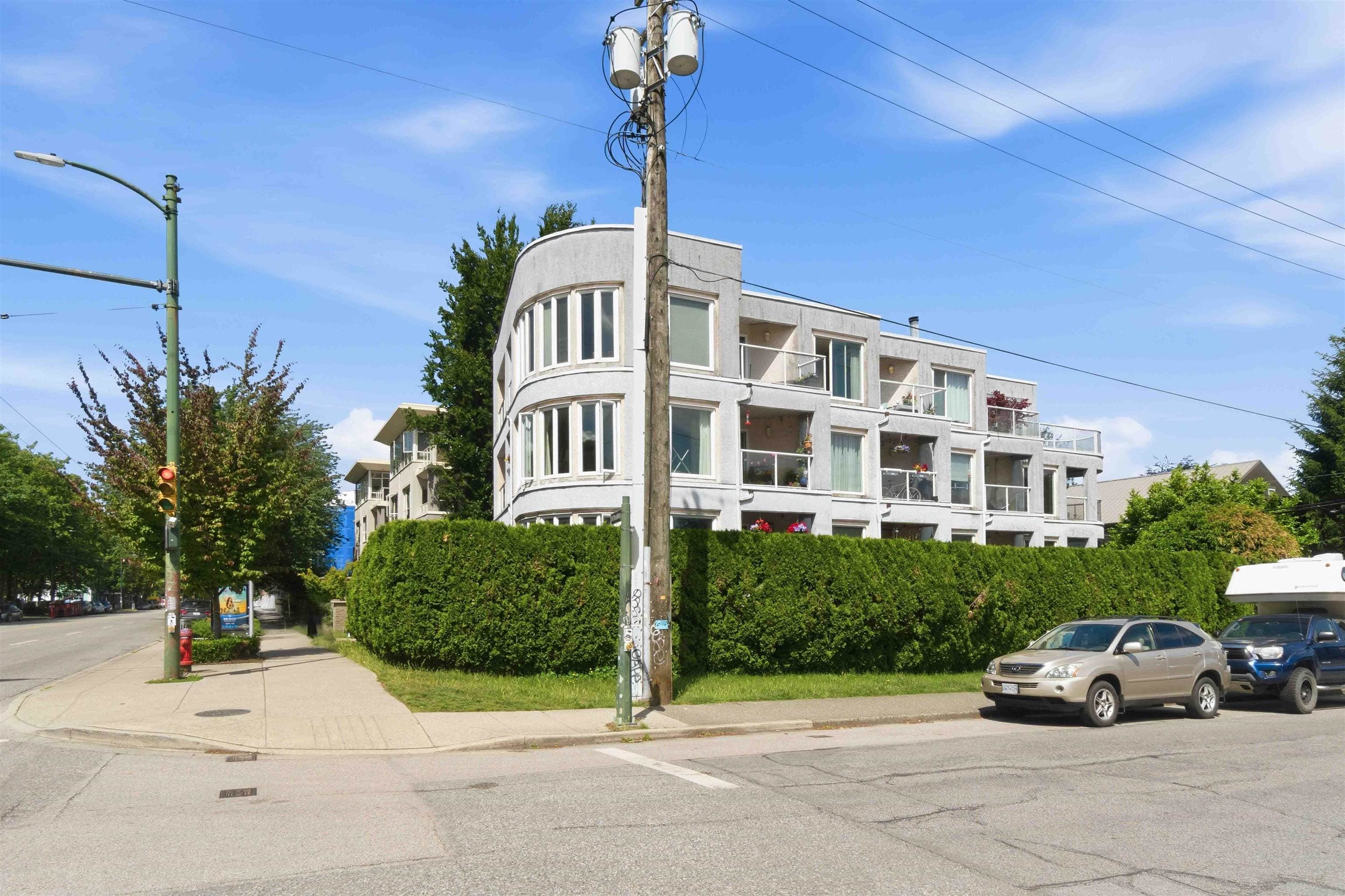 402 - 3505 W Broadway, Vancouver, V6R 2B5 — photo 4
