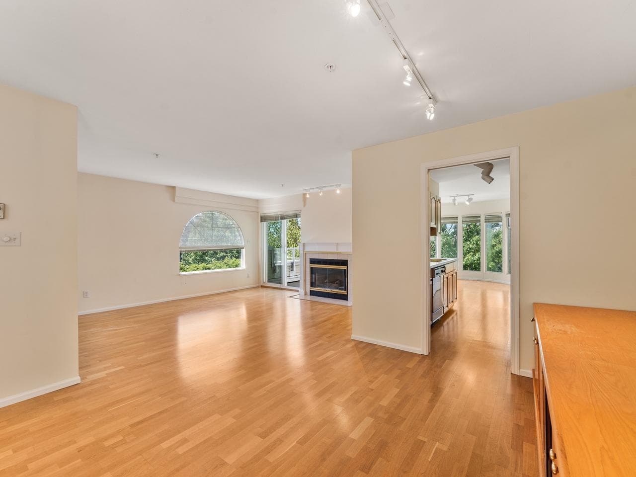 401 - 7620 Columbia Street, Vancouver, V5X 4S8 — photo 3