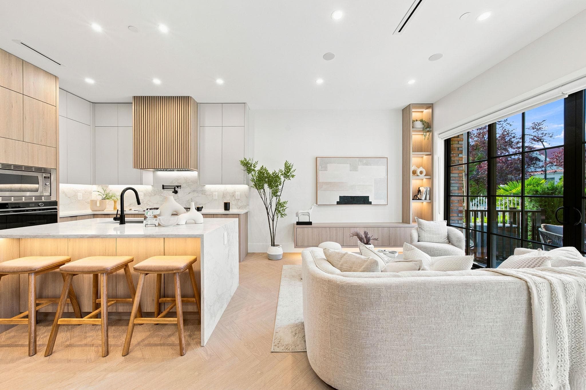 1 - 646 E 23rd Avenue, Vancouver, V5V 1X8 — photo 1