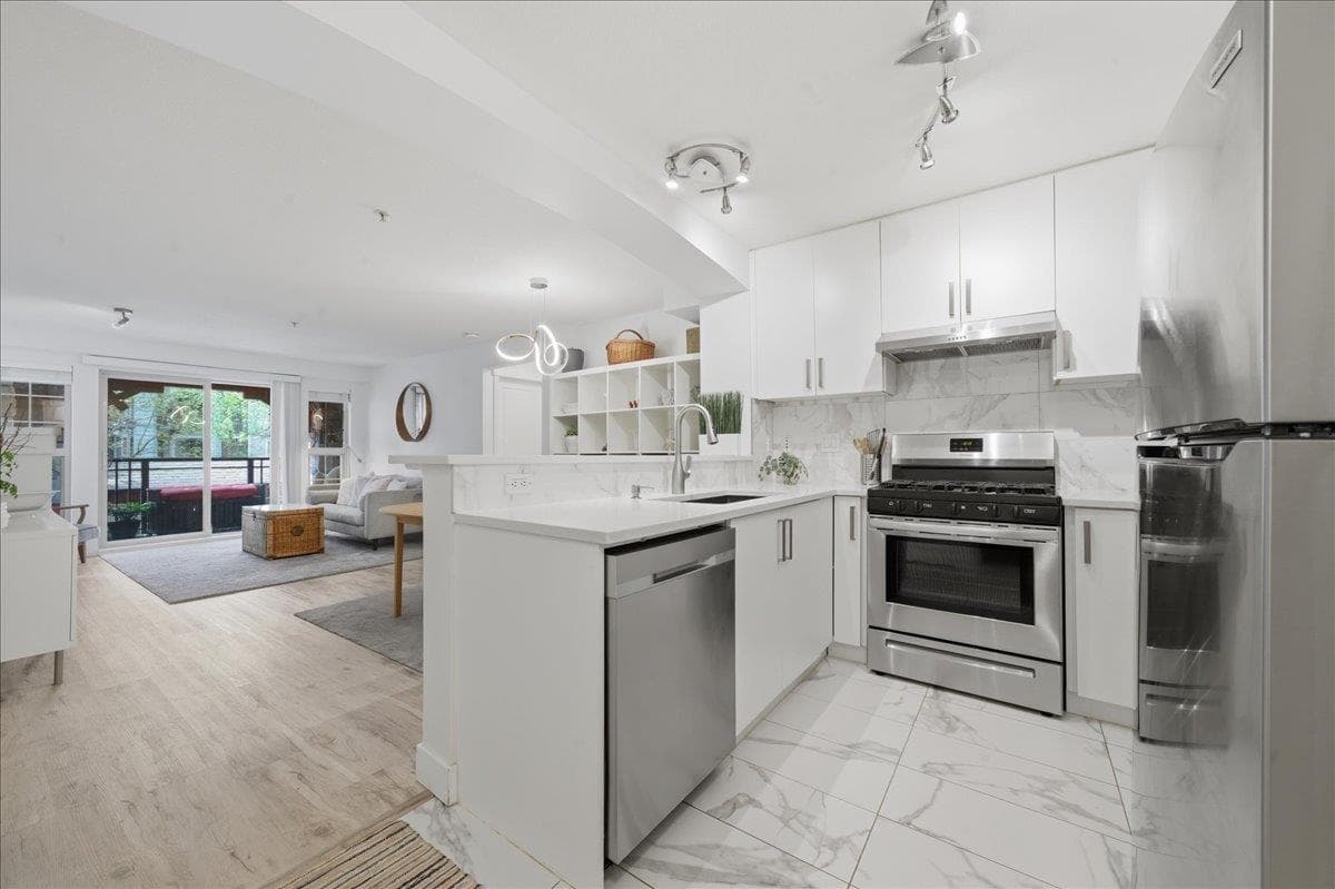 310 - 2966 Silver Springs Boulevard, Coquitlam, V3E 3S1 — photo 2