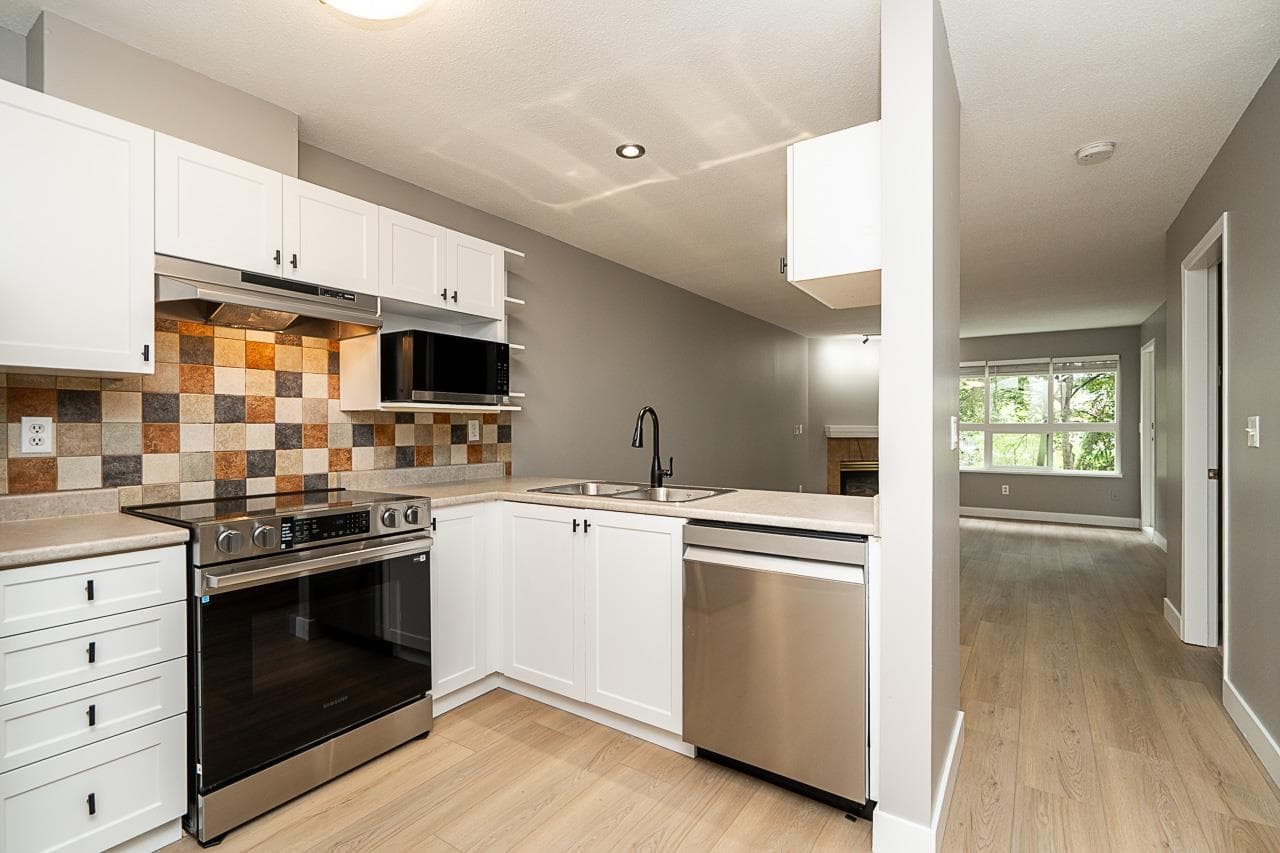 211 - 8068 120a Avenue, Surrey, V3W 3P3 — photo 5