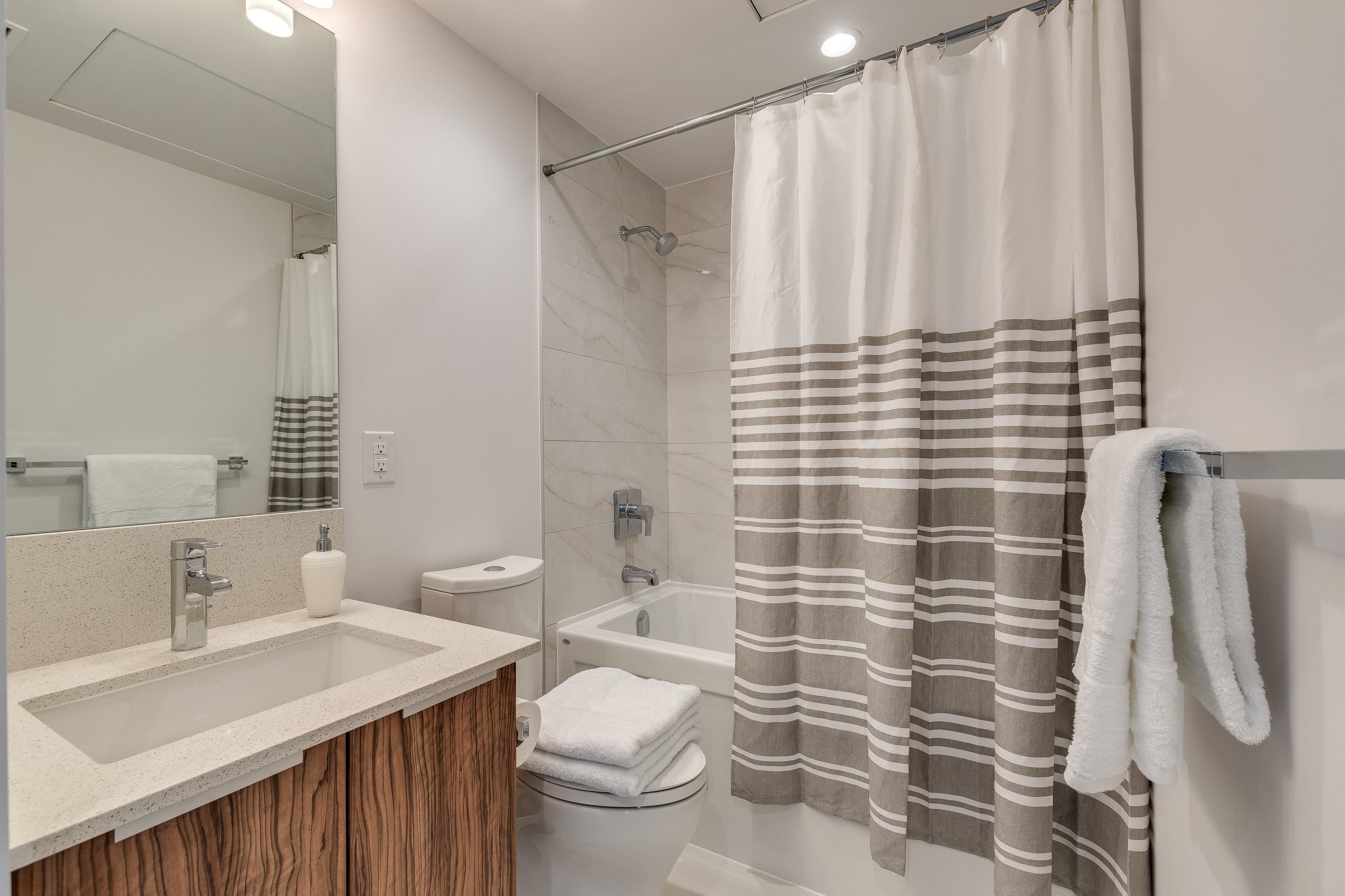 906 - 1283 Howe Street, Vancouver, V6Z 0E3 — photo 3