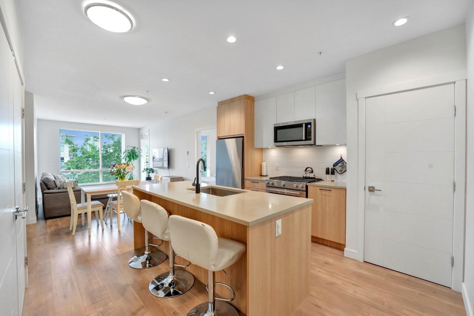 311 - 707 Como Lake Avenue, Coquitlam, V3J 0J5 — photo 2