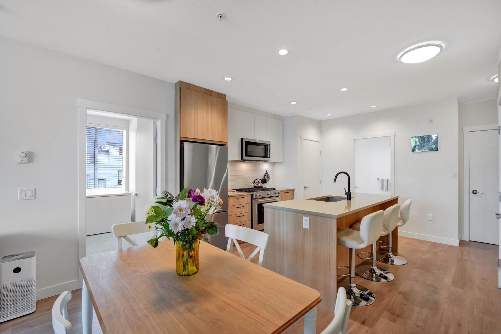 311 - 707 Como Lake Avenue, Coquitlam, V3J 0J5 — photo 1