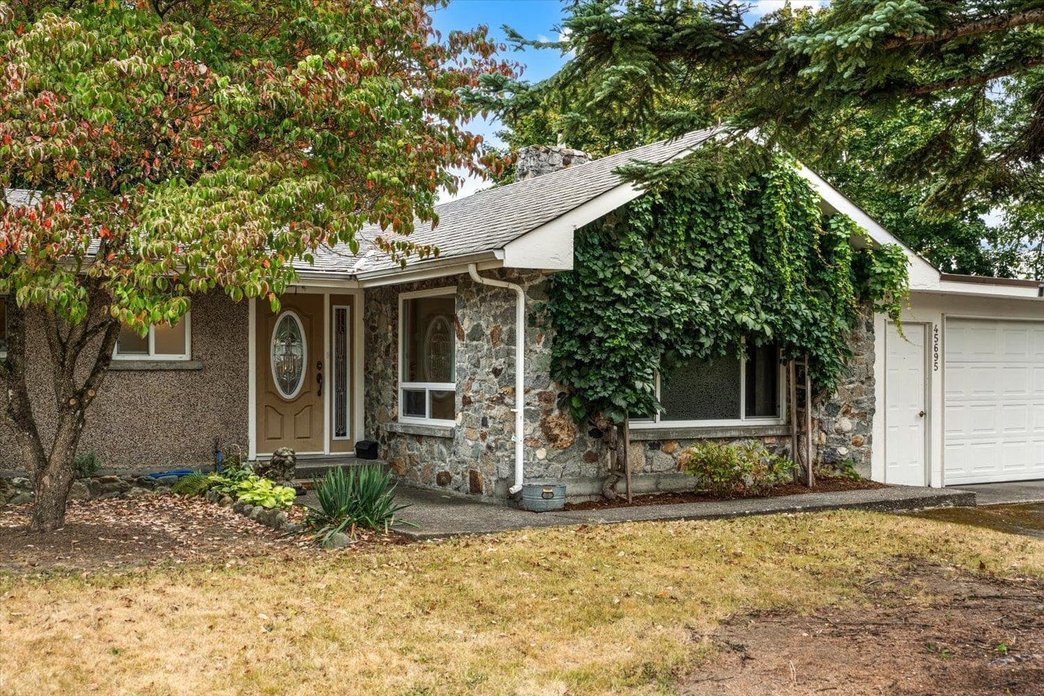 45695 Laura Crescent, Chilliwack, V2R 3M7 — photo 1