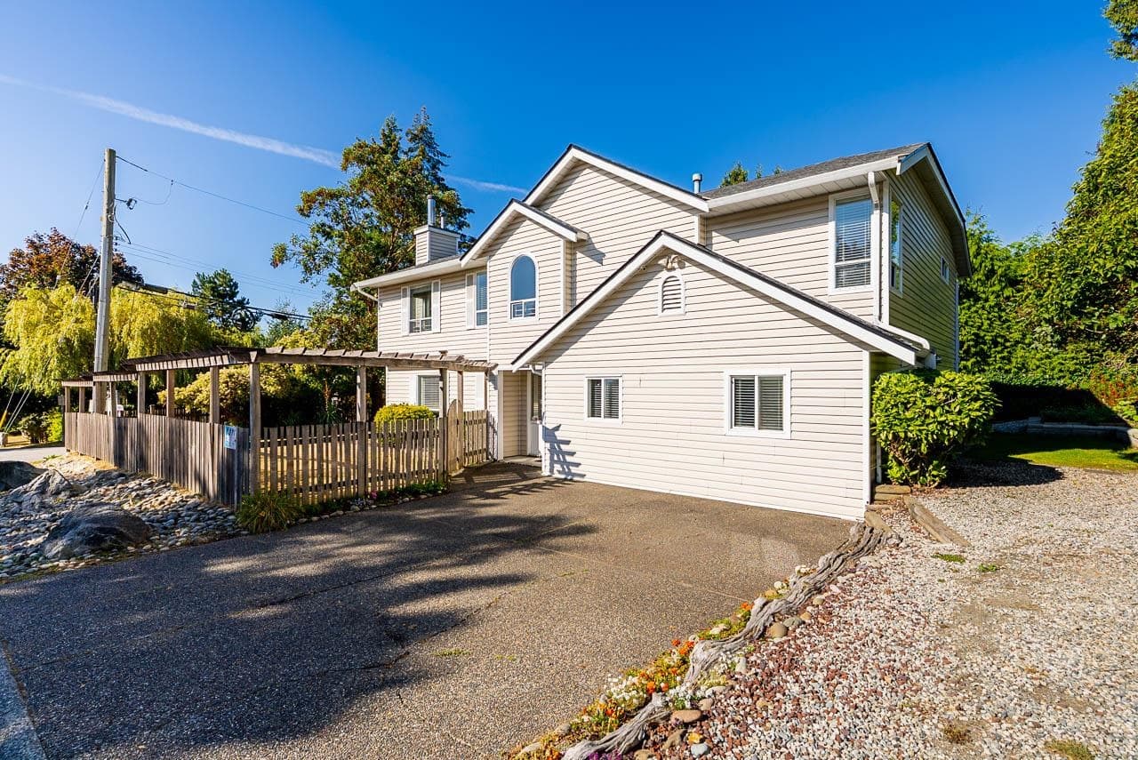 16143 9 Avenue, Surrey, V4A 8R4 — photo 2