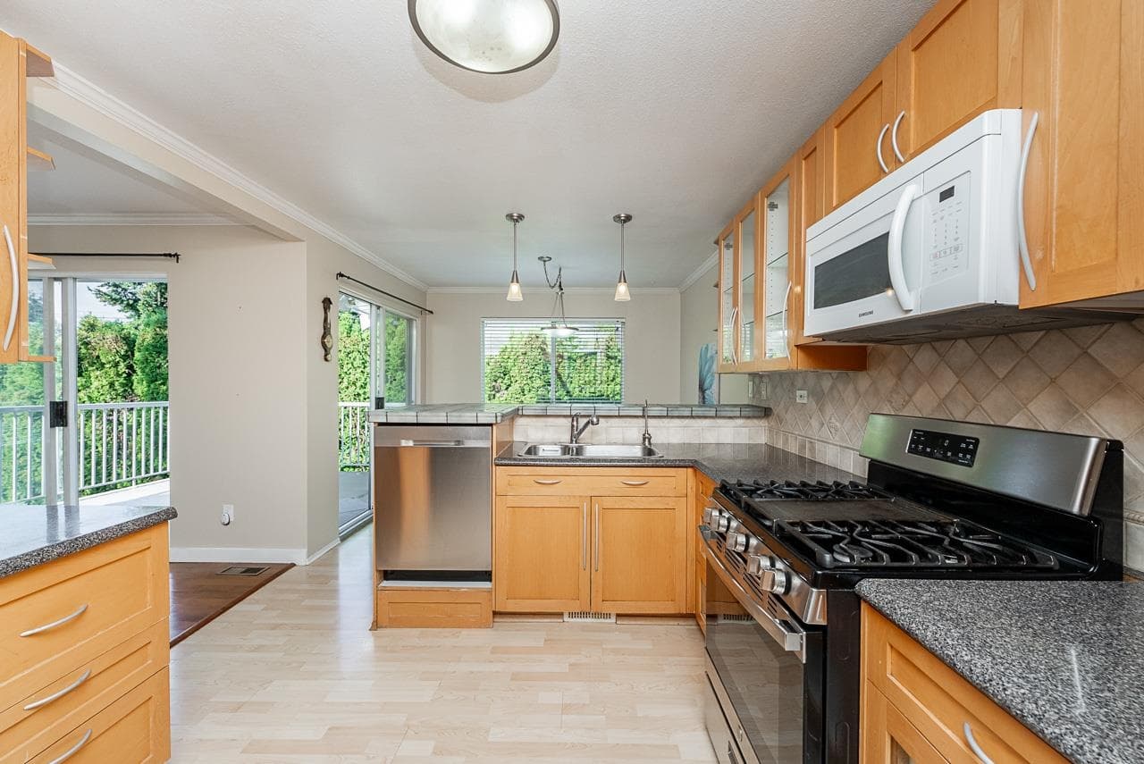 16143 9 Avenue, Surrey, V4A 8R4 — photo 5