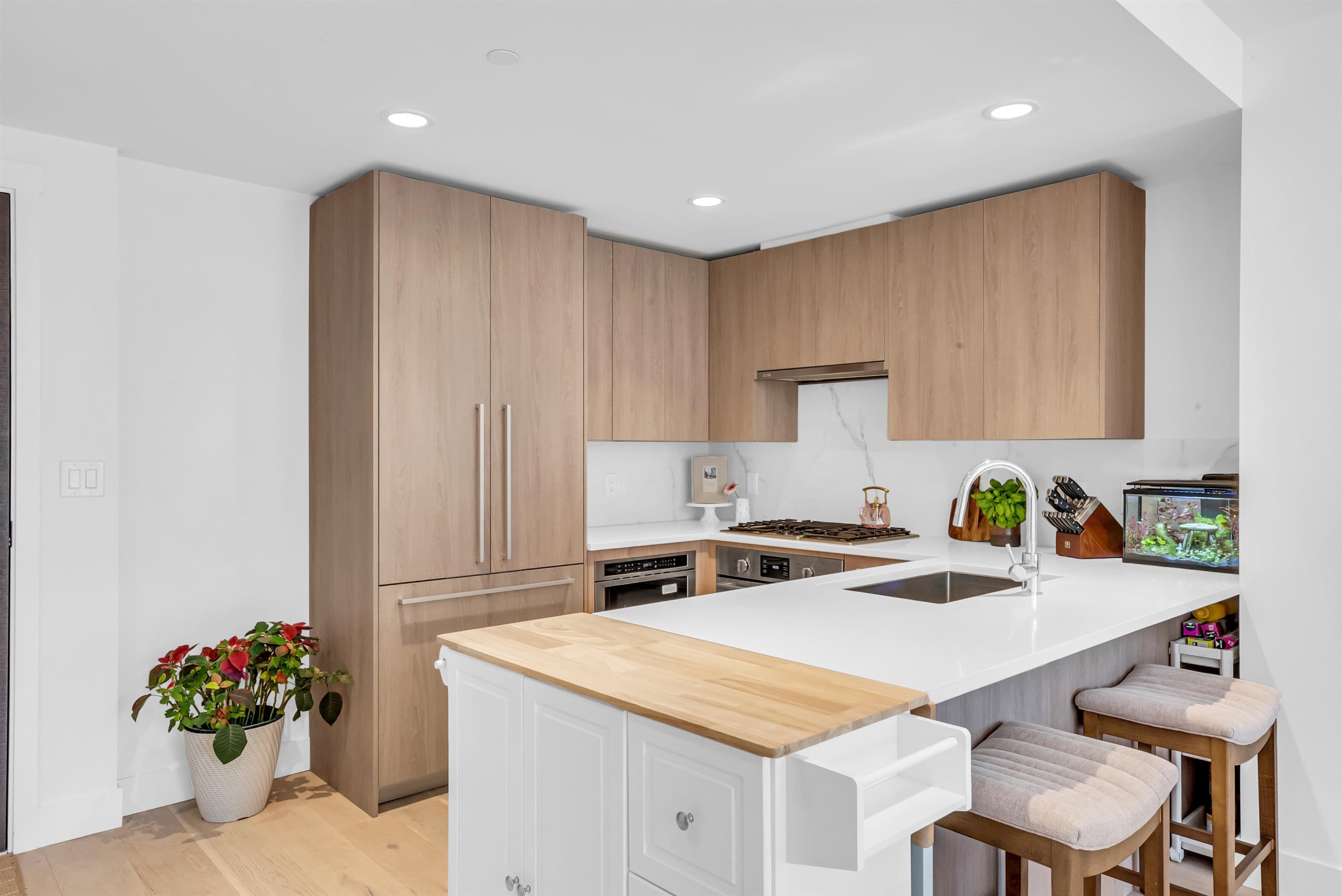 305 - 2707 Library Lane, North Vancouver, V7J 0C6 — photo 4