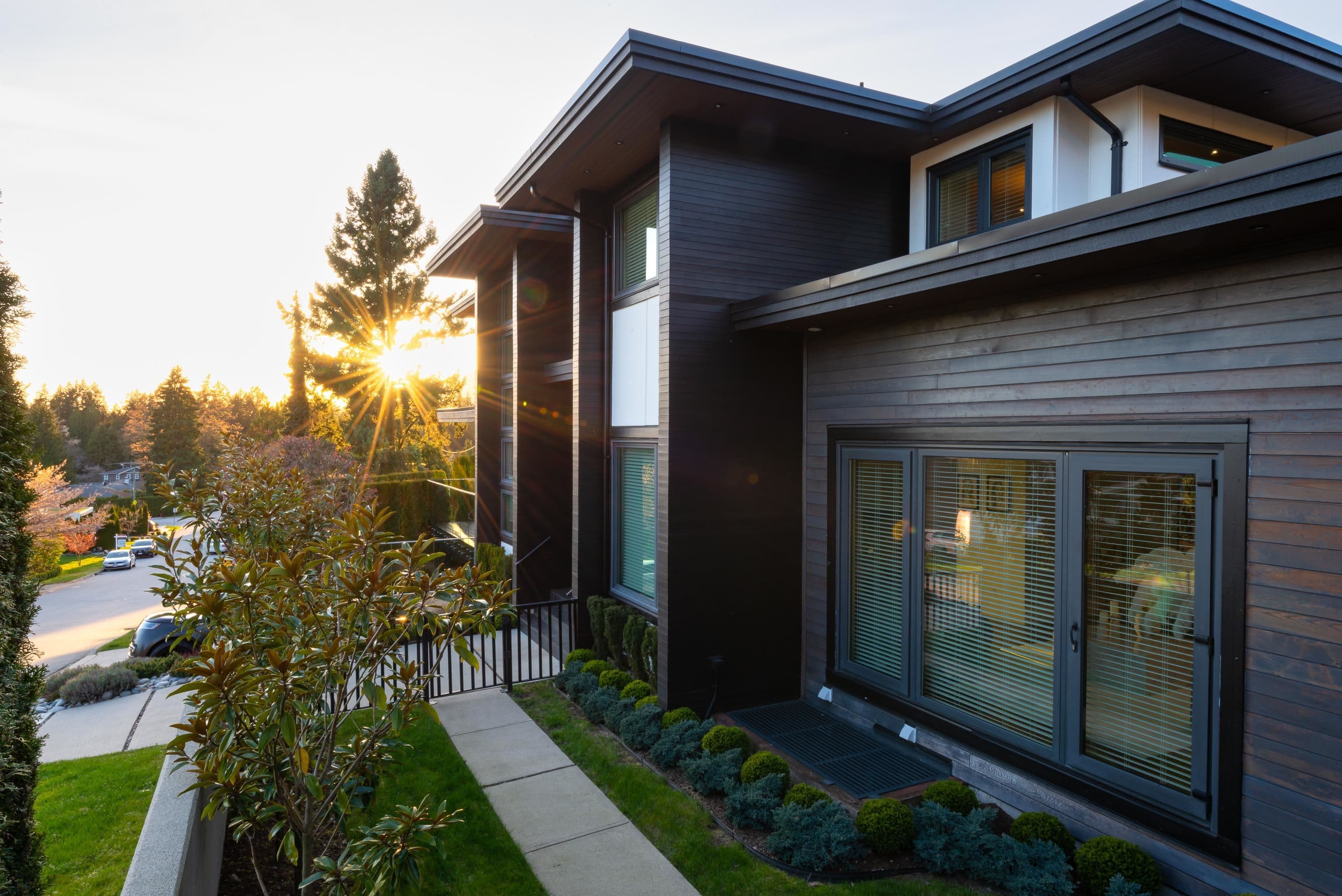 908 Beaconsfield Road, North Vancouver, V7R 1S8 — photo 2