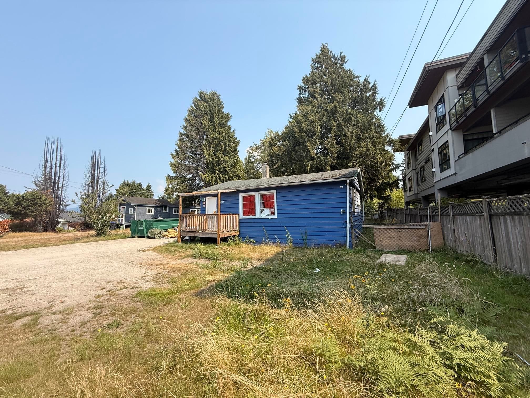 5686 Wharf Avenue, Sechelt, V0N 3A0 — photo 2