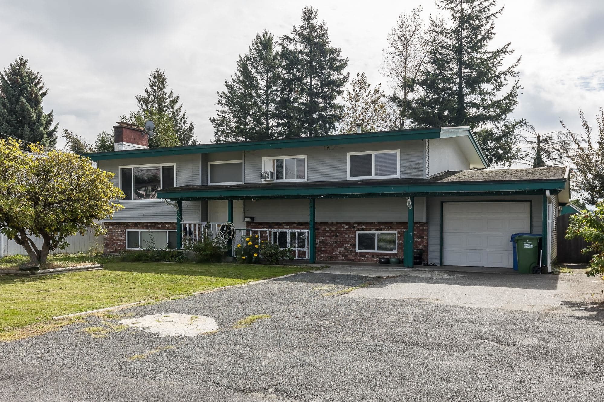 32698 Pandora Avenue, Abbotsford, V2T 3X1 — photo 1