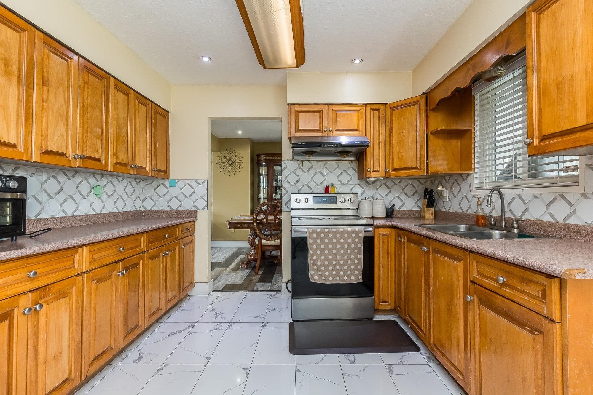 32698 Pandora Avenue, Abbotsford, V2T 3X1 — photo 5