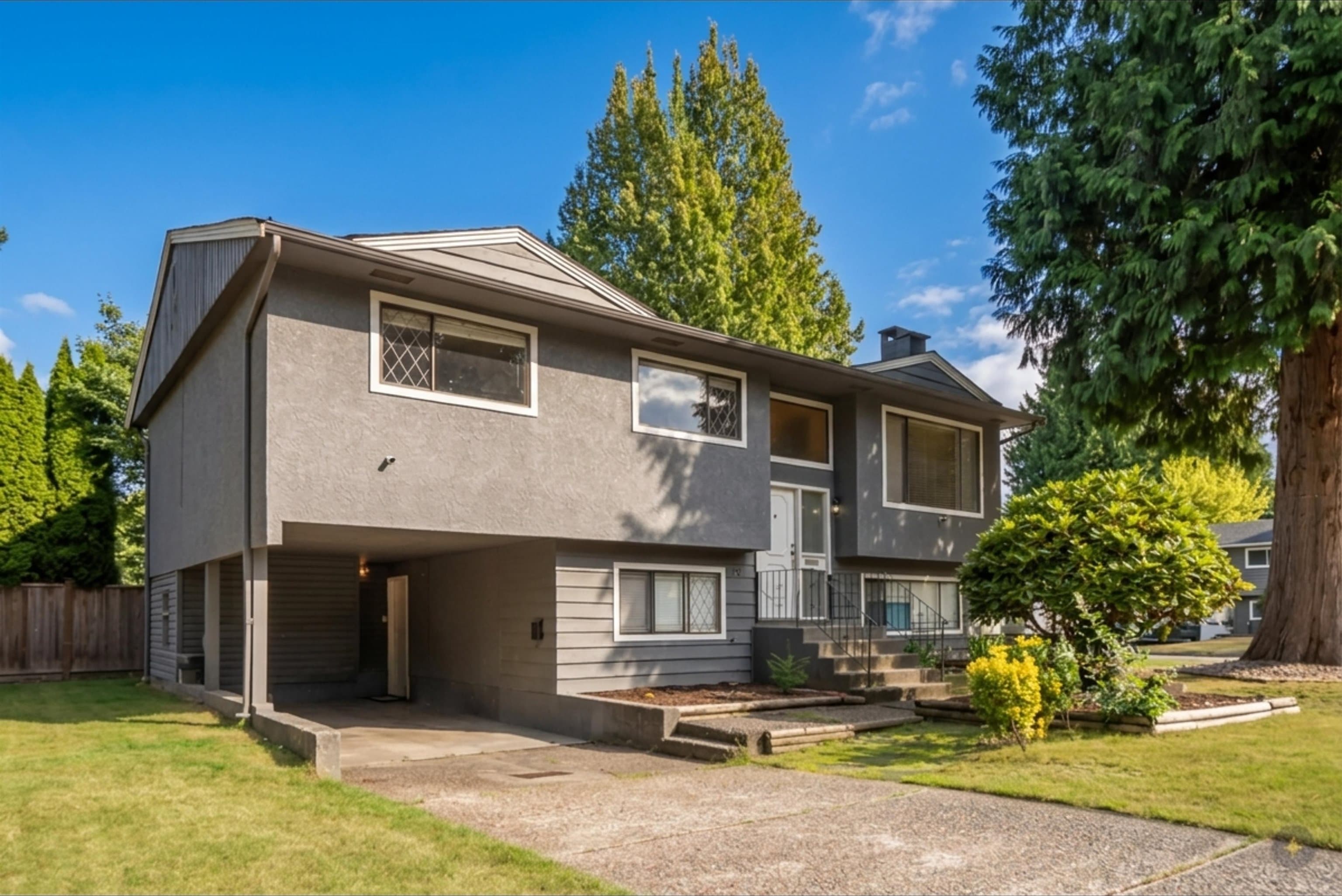 20783 Thorne Avenue, Maple Ridge, V2X 7R1 — photo 1