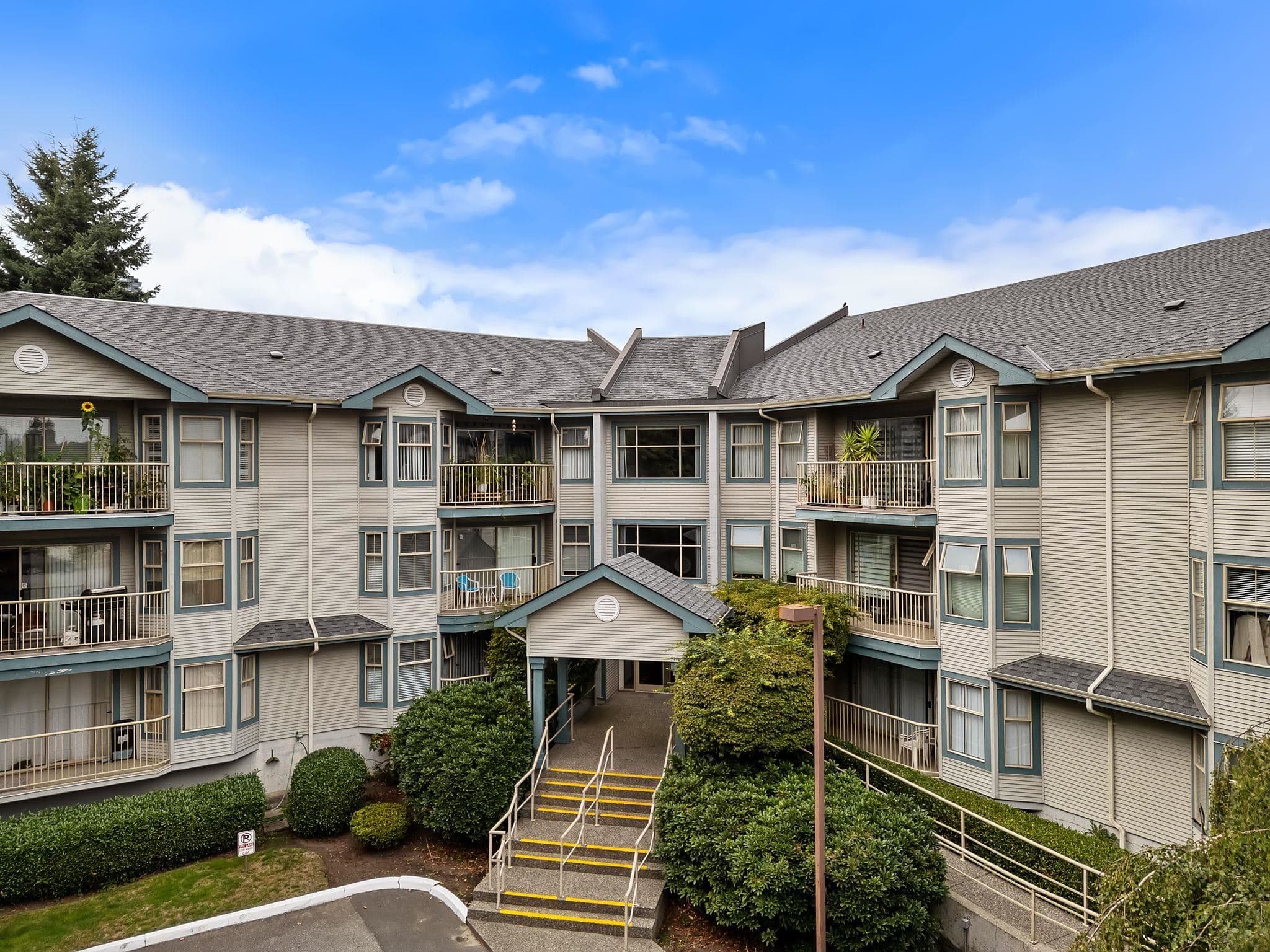 201 - 10743 139th Street, Surrey, V3T 4L8 — photo 1