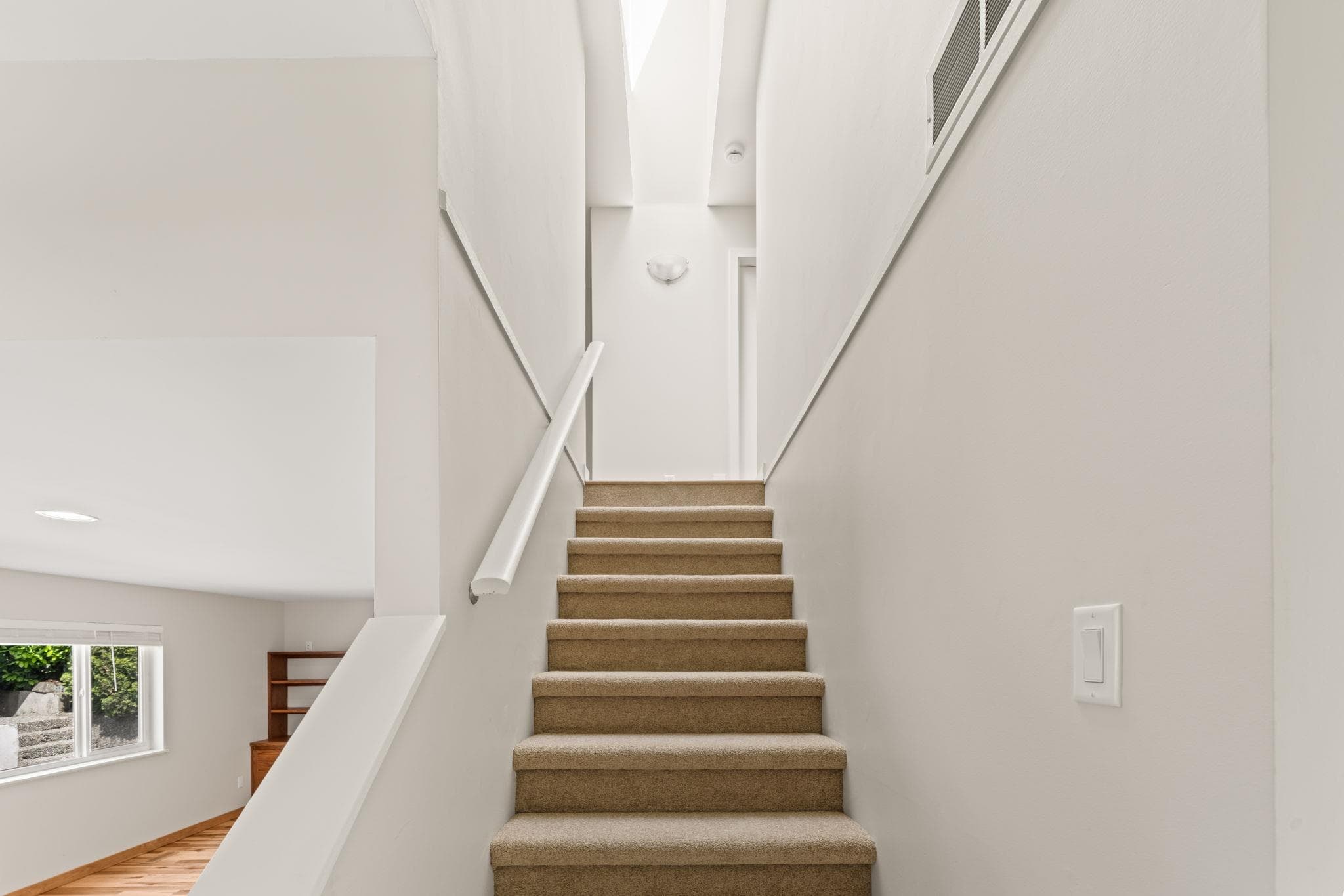 218 Mundy Street, Coquitlam, V3K 5M3 — photo 4