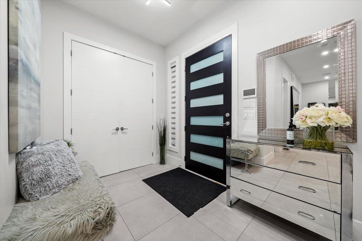 1041 Stewart Avenue, Coquitlam, V3K 2N8 — photo 2