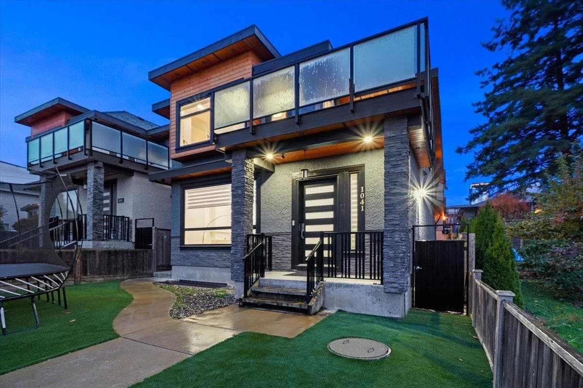 1041 Stewart Avenue, Coquitlam, V3K 2N8 — photo 1