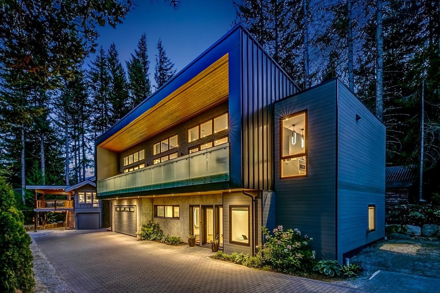 8224 Alpine Way, Whistler, V8E 0G2 — photo 1