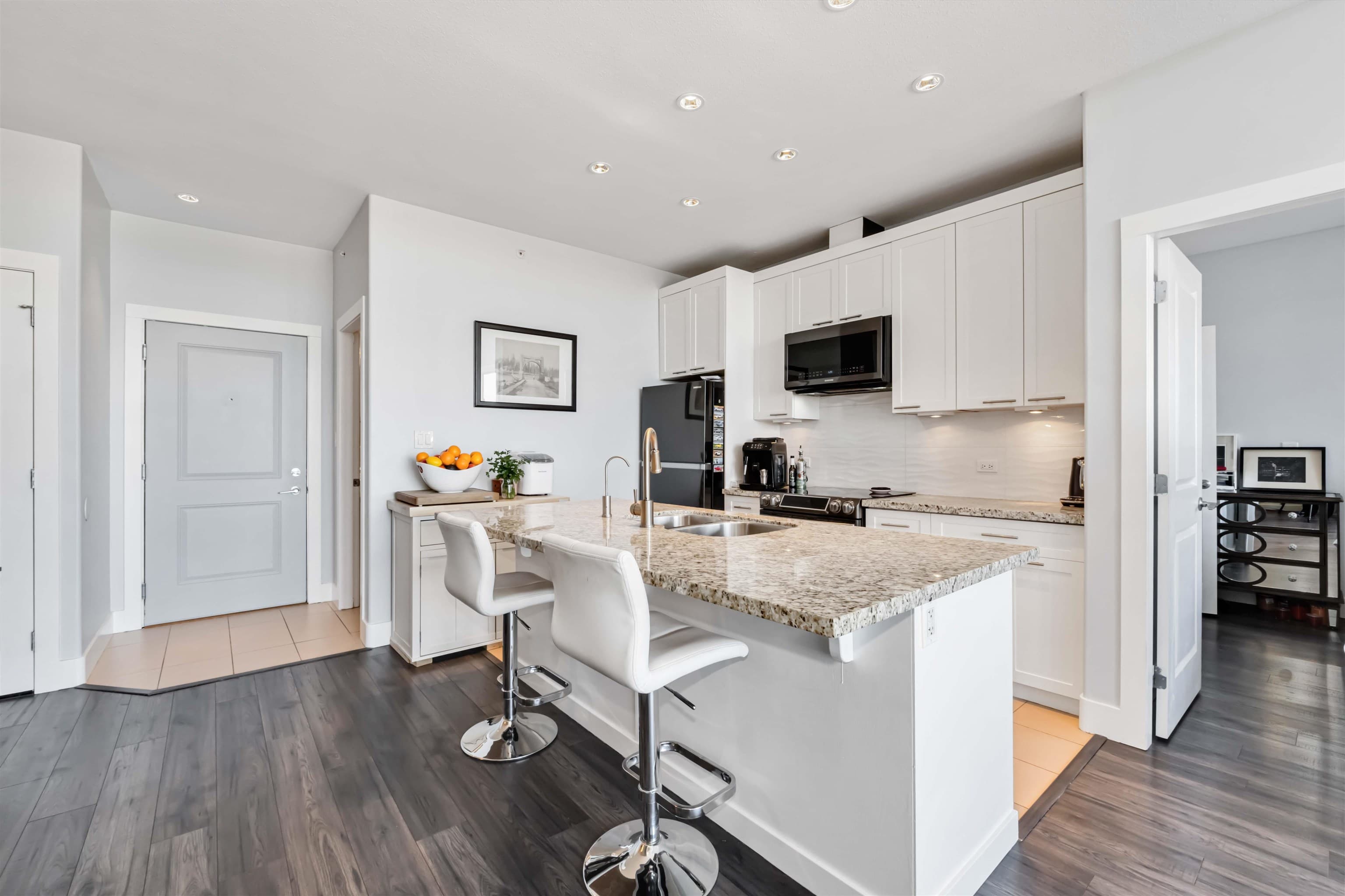 421 - 2970 King George Boulevard, Surrey, V4P 0E6 — photo 4
