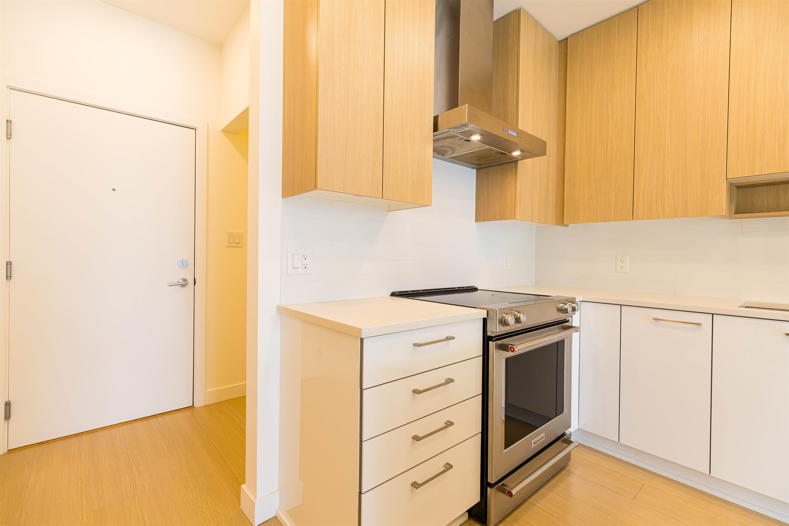 217 - 5460 Broadway, Burnaby, V5B 0B4 — photo 3