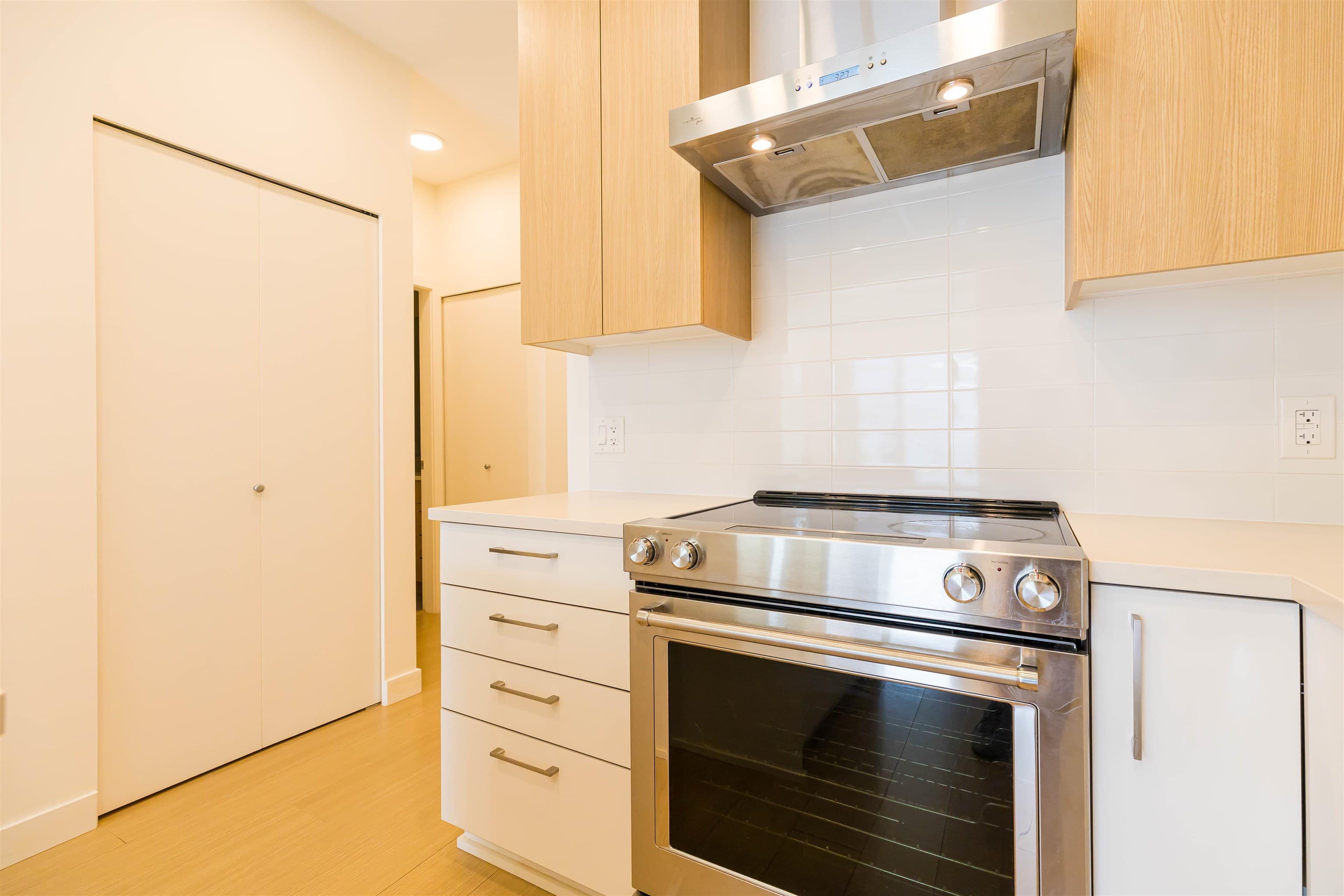 217 - 5460 Broadway, Burnaby, V5B 0B4 — photo 5