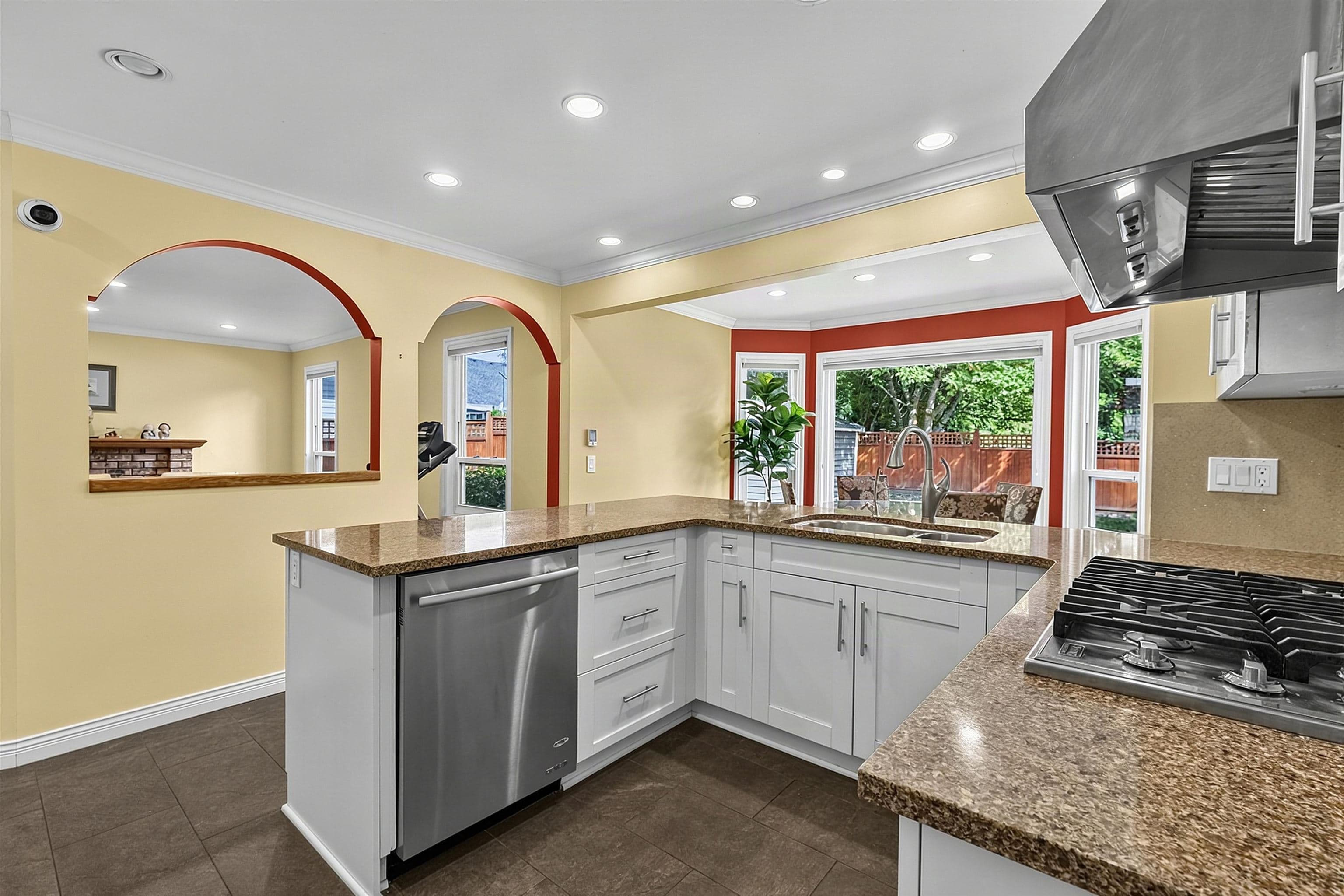 2092 148 Street, Surrey, V4A 8L5 — photo 3