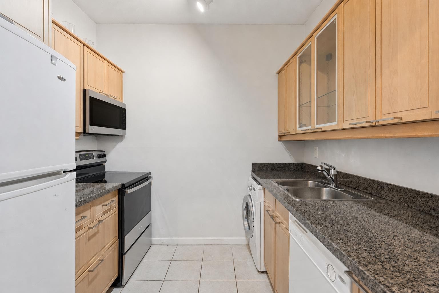304 - 827 W 16th Street, North Vancouver, V7P 1R2 — photo 1
