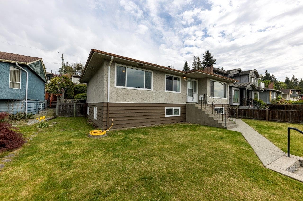 4581 Sunland Place, Burnaby, V5J 3A3 — photo 1
