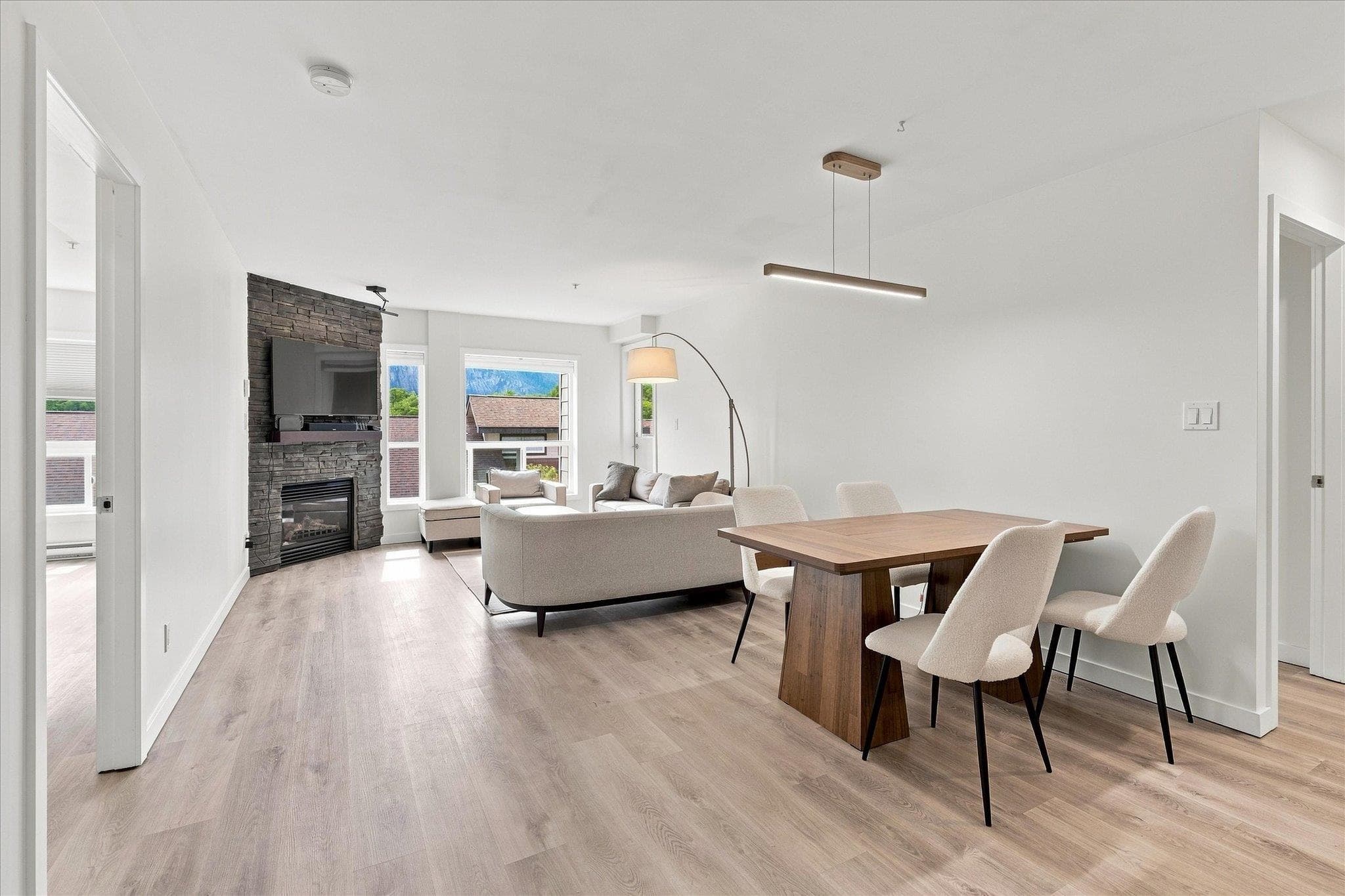 307 - 1212 Main Street, Squamish, V8B 0S1 — photo 5