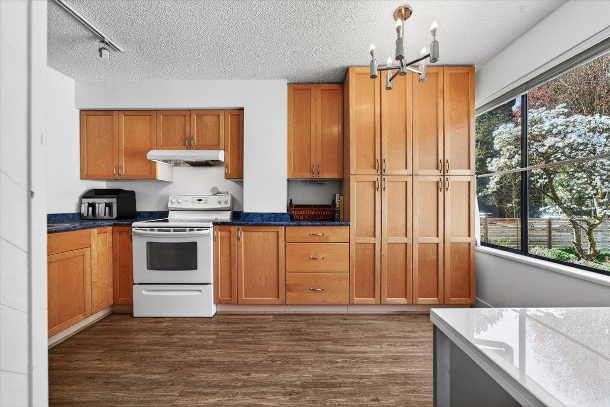 3848 Garden Grove Drive, Burnaby, V5G 4A7 — photo 5
