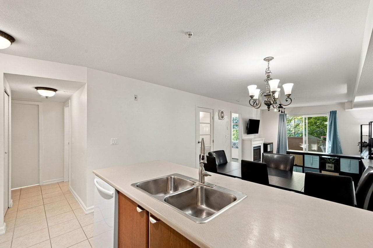 212 - 10088 148th Street, Surrey, V3R 3M9 — photo 2