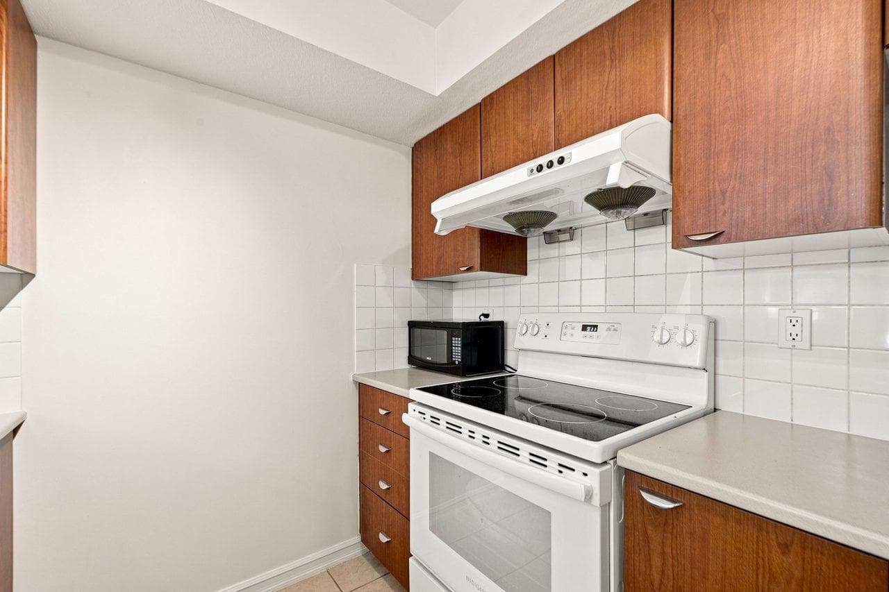 212 - 10088 148th Street, Surrey, V3R 3M9 — photo 5