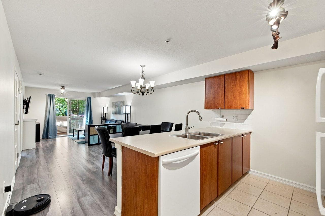 212 - 10088 148th Street, Surrey, V3R 3M9 — photo 4