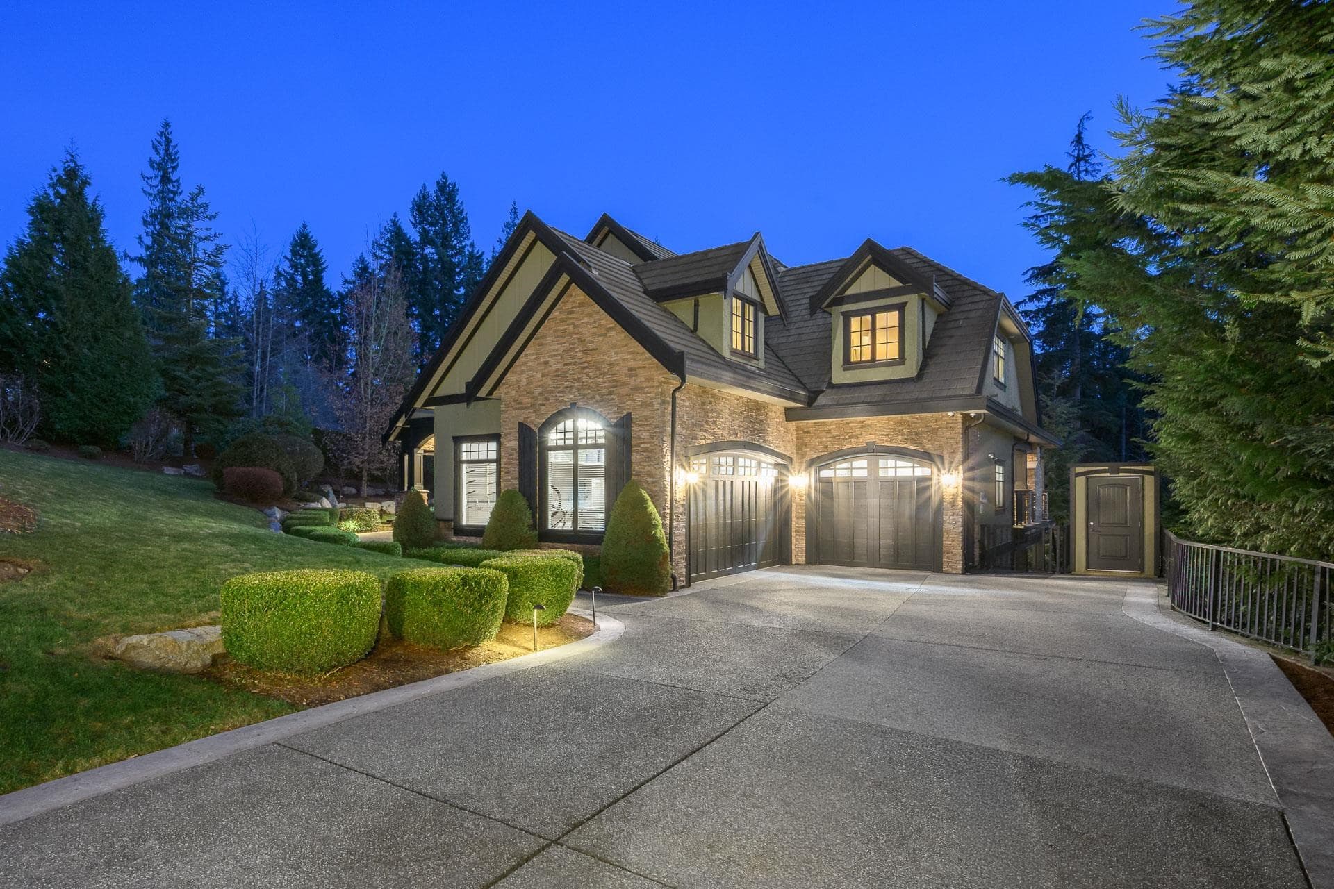 1062 Magnolia Way, Anmore, V3H 5M6 — photo 2