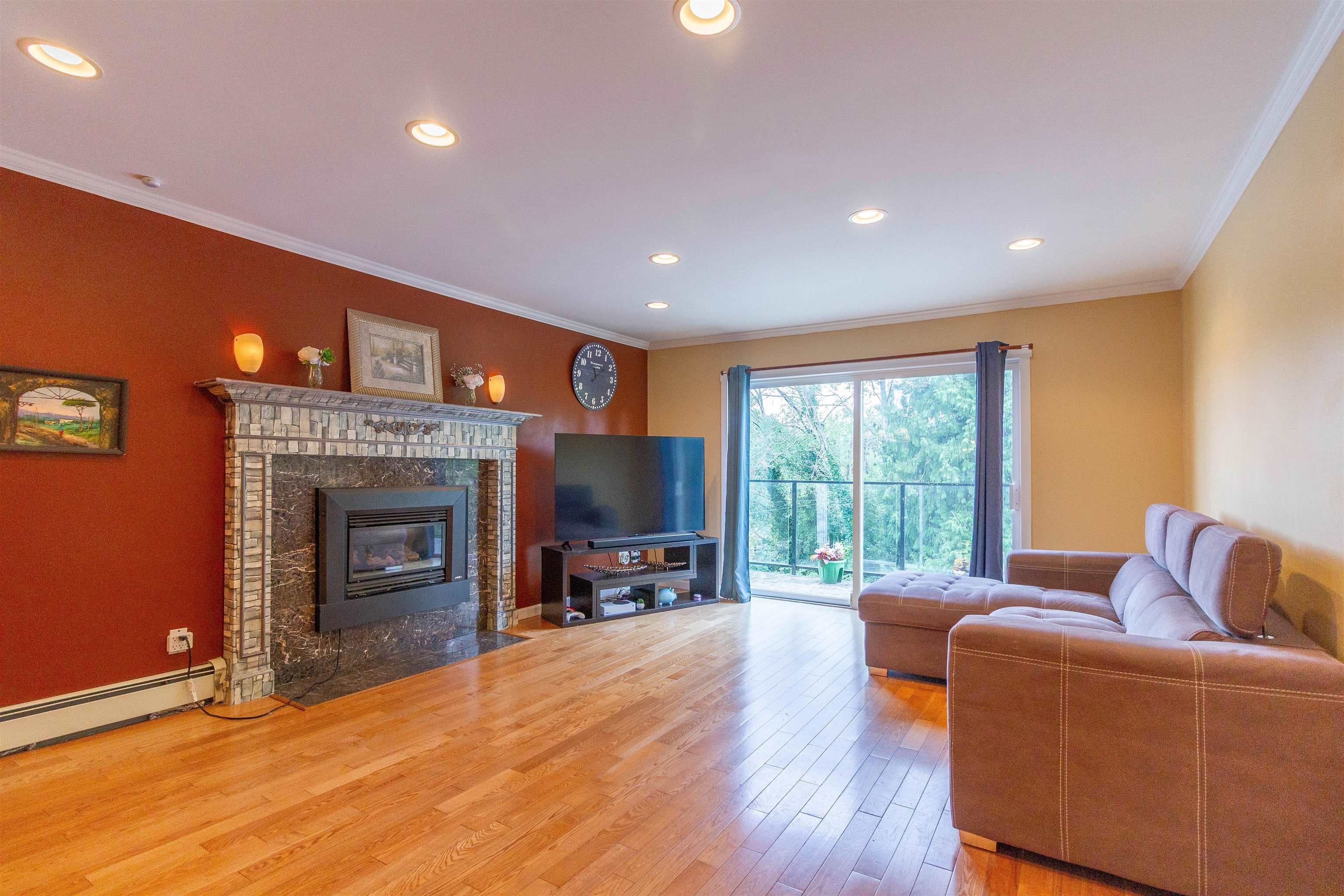 111 N Fell Avenue, Burnaby, V5B 1L3 — photo 2