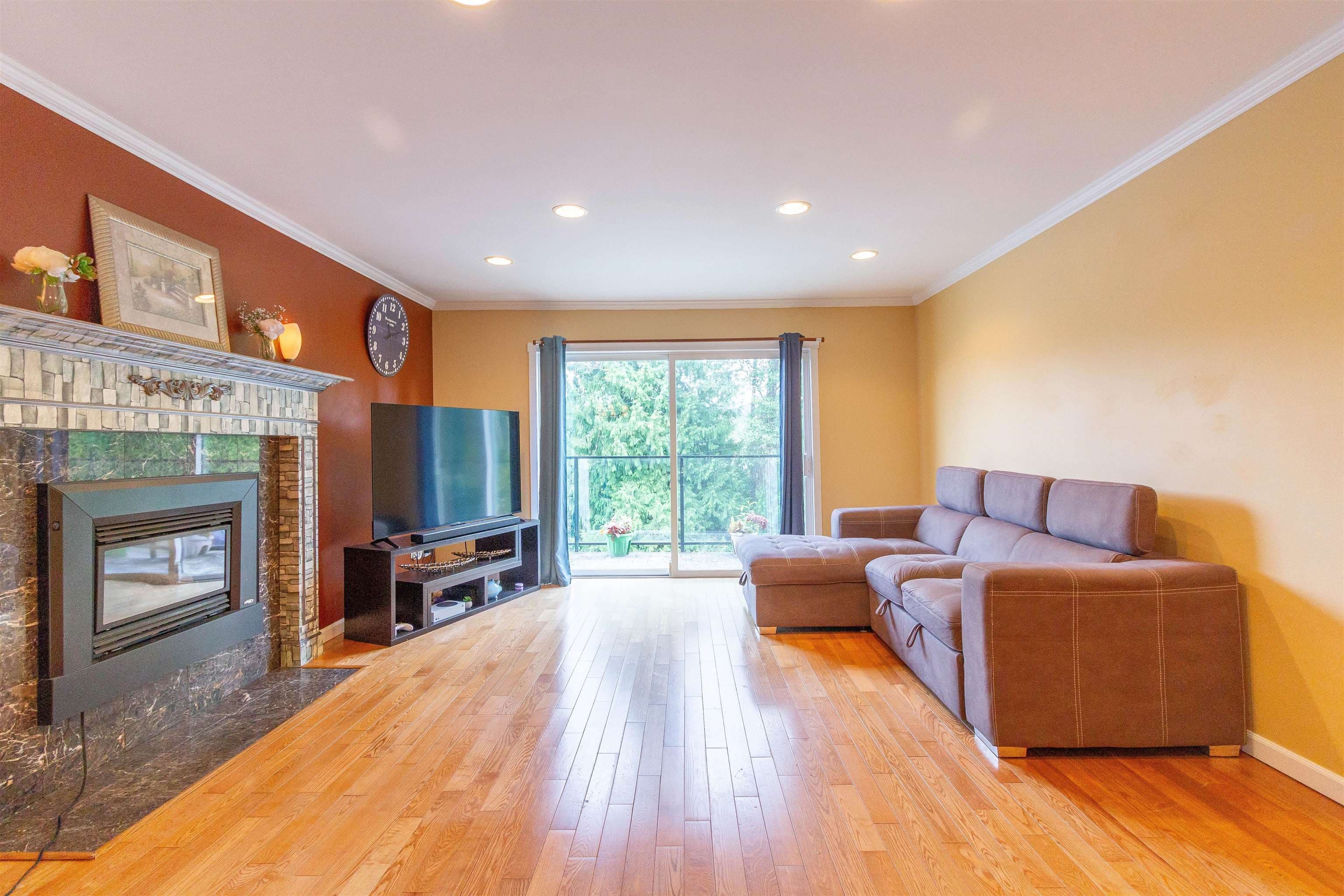 111 N Fell Avenue, Burnaby, V5B 1L3 — photo 3