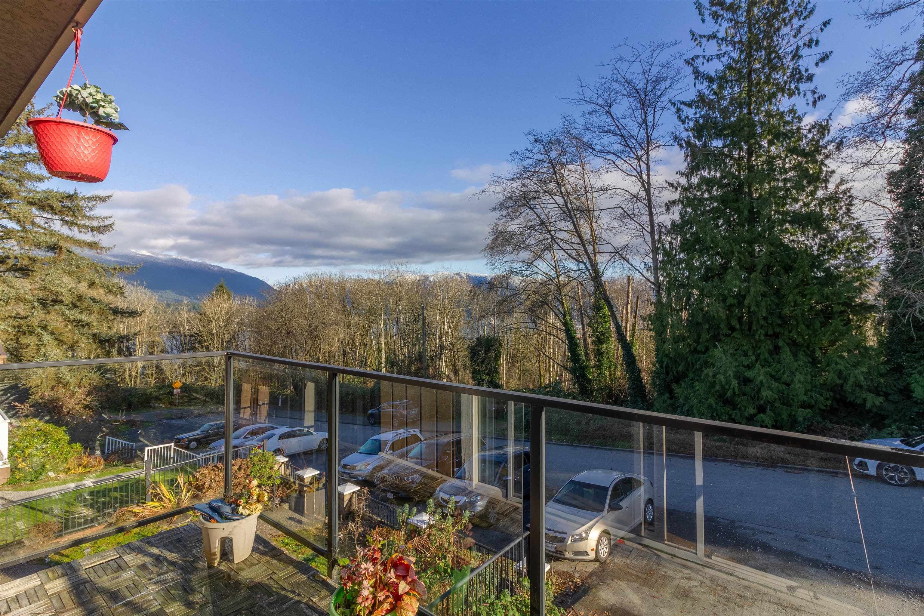 111 N Fell Avenue, Burnaby, V5B 1L3 — photo 5