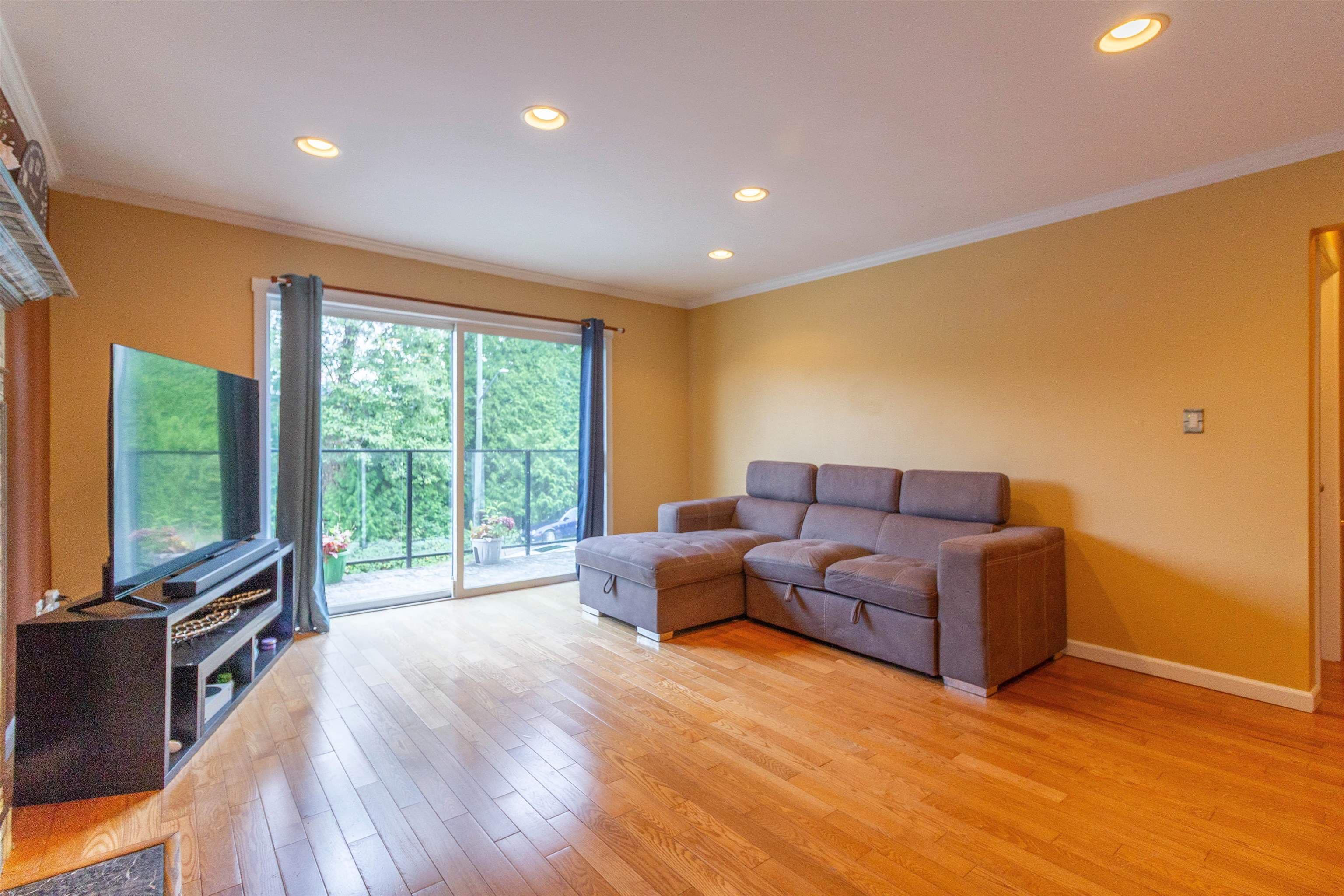 111 N Fell Avenue, Burnaby, V5B 1L3 — photo 4