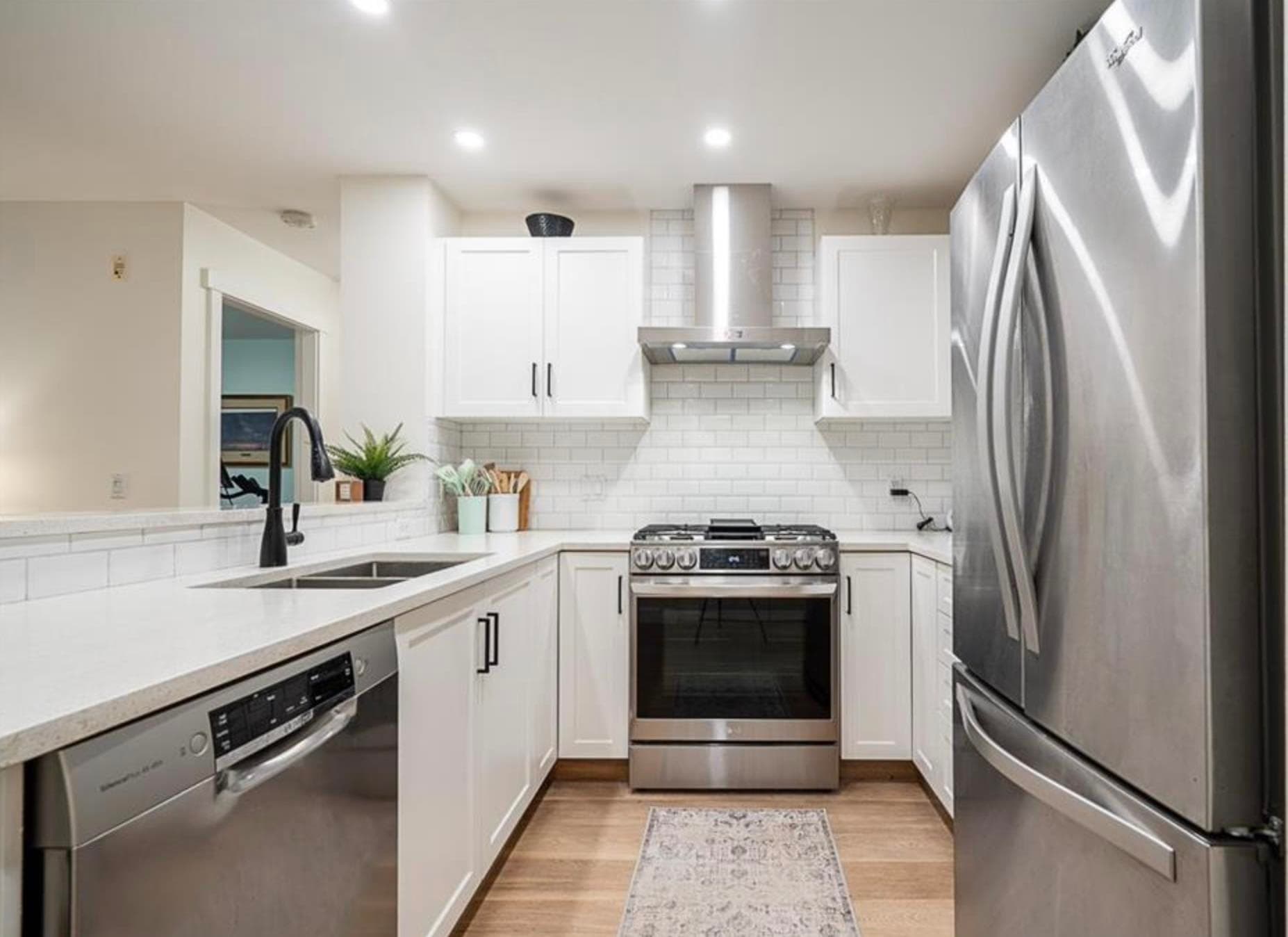 201 - 500 Klahanie Drive, Port Moody, V3H 5L1 — photo 1