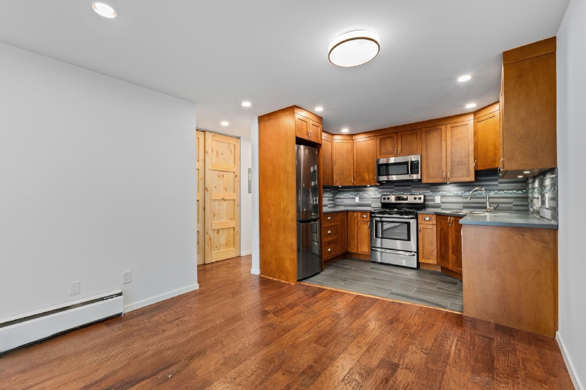 303 - 2033 West 7th Ave, Vancouver