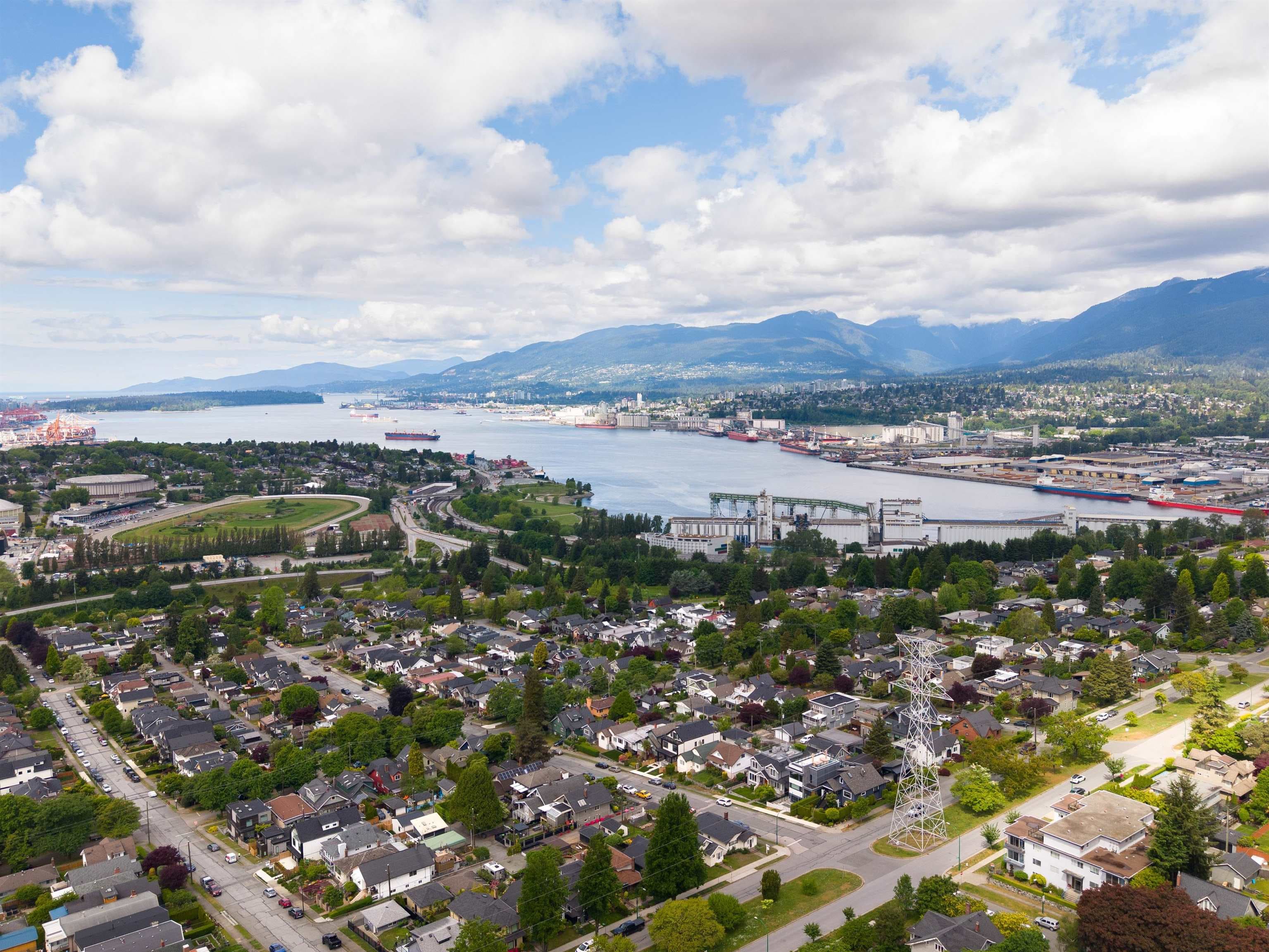 1 - 3645 Dundas Street, Vancouver, V5K 1S3 — photo 1