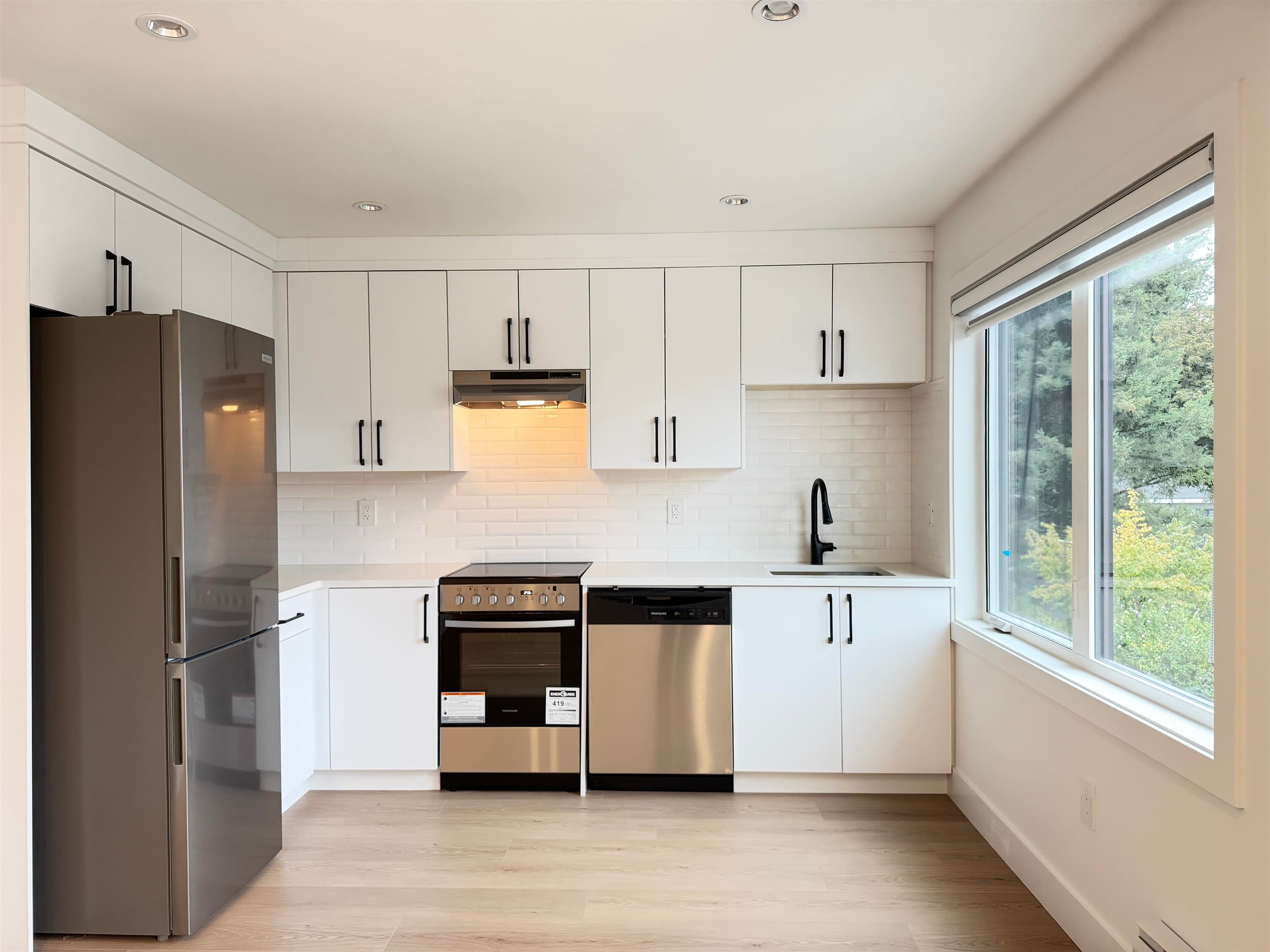 LANEWAY - 1150 Charland Avenue, Coquitlam, V3K 3L1 — photo 2