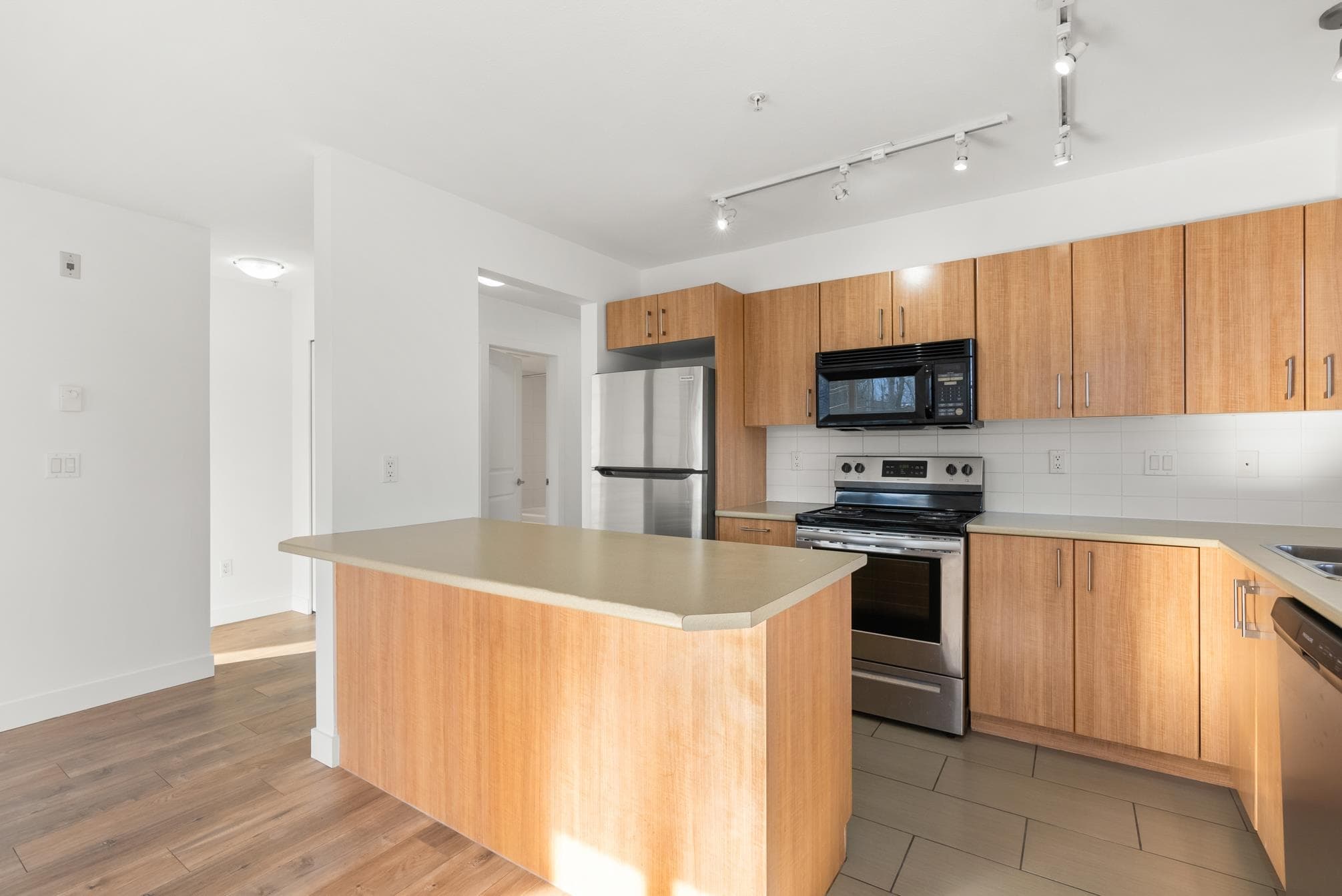 203 - 45561 Yale Road, Chilliwack, V2P 0A8 — photo 3