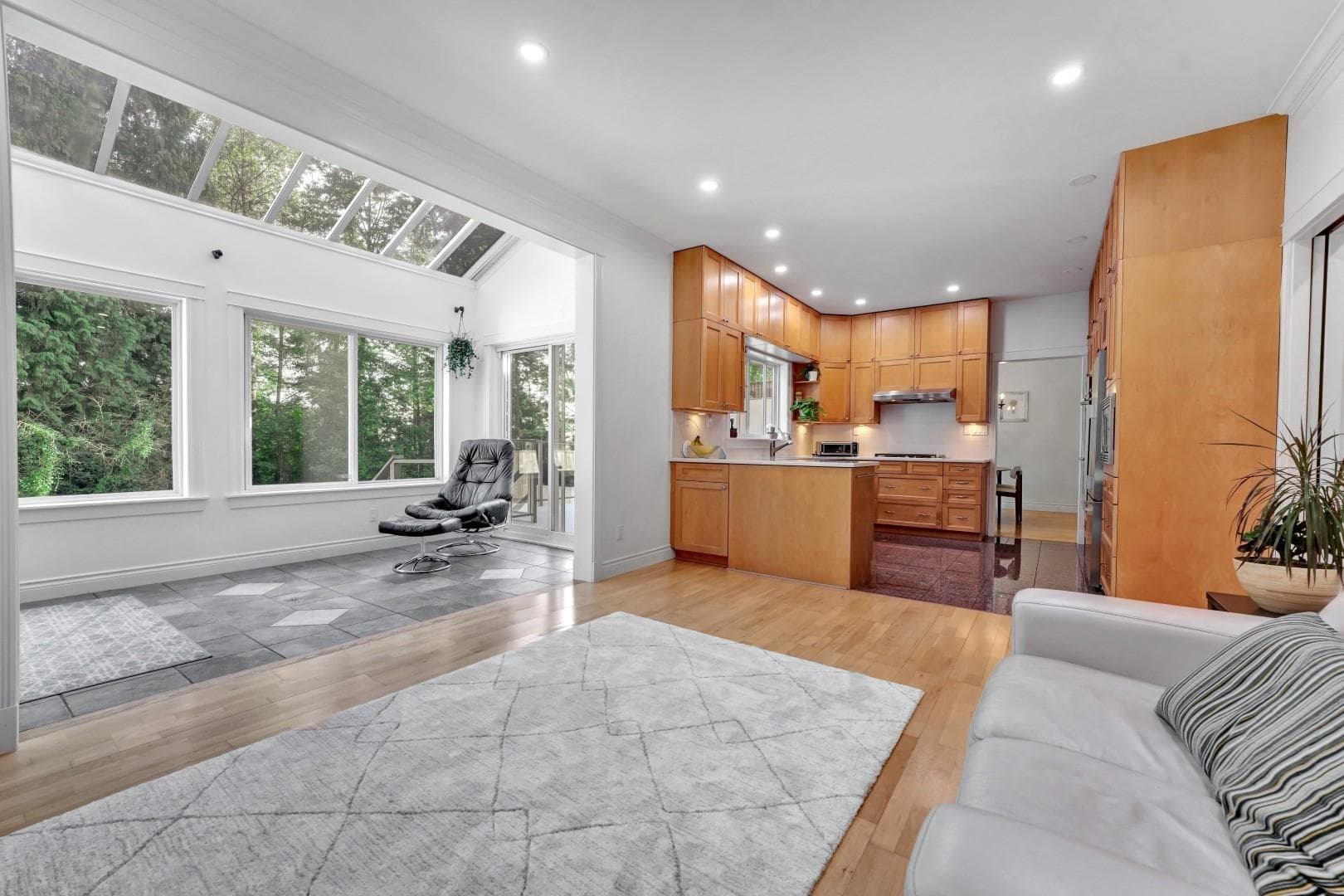 425 Tempe Crescent, North Vancouver, V7N 1E7 — photo 2