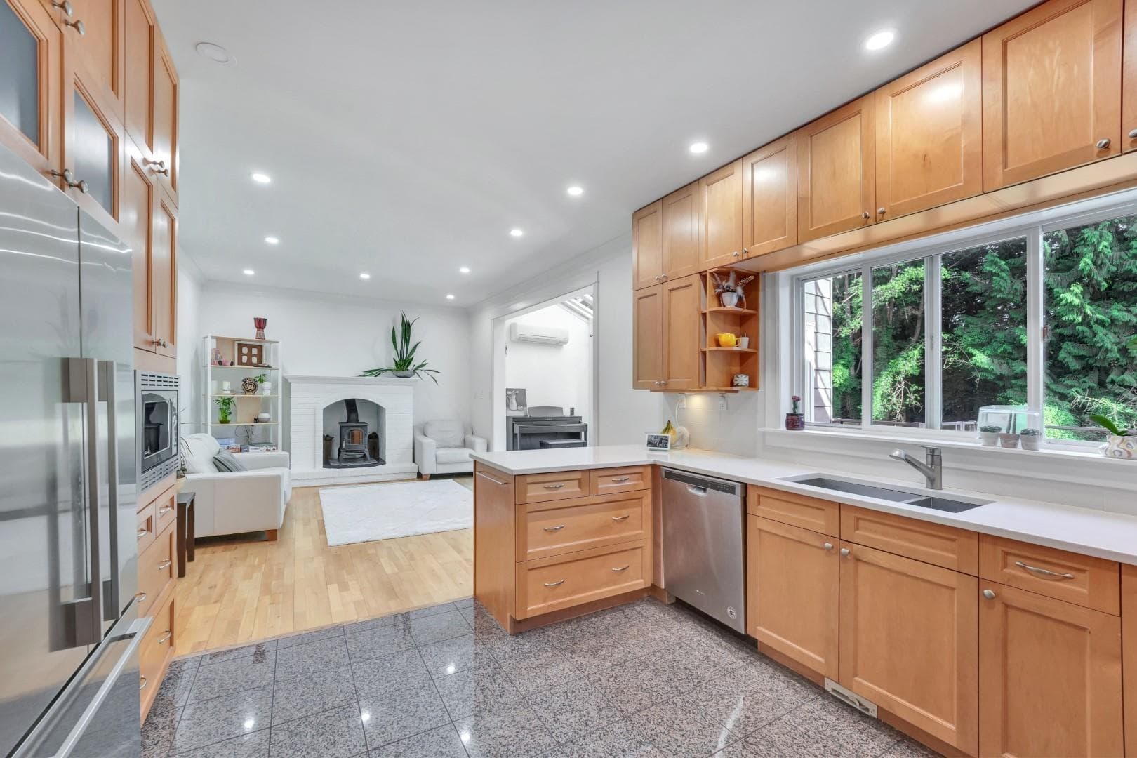 425 Tempe Crescent, North Vancouver, V7N 1E7 — photo 3