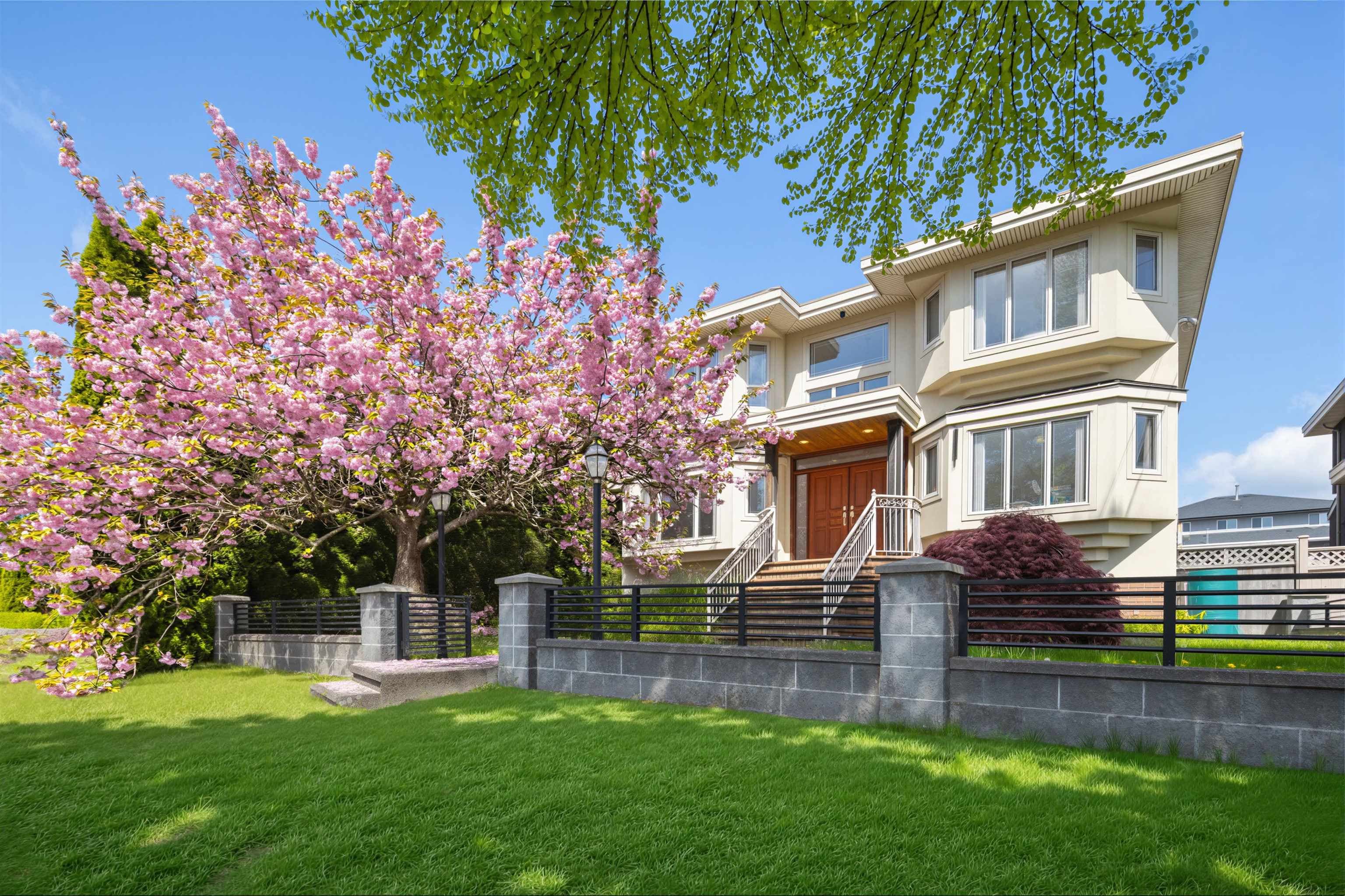 4993 Venables Street, Burnaby, V5B 1X8 — photo 1